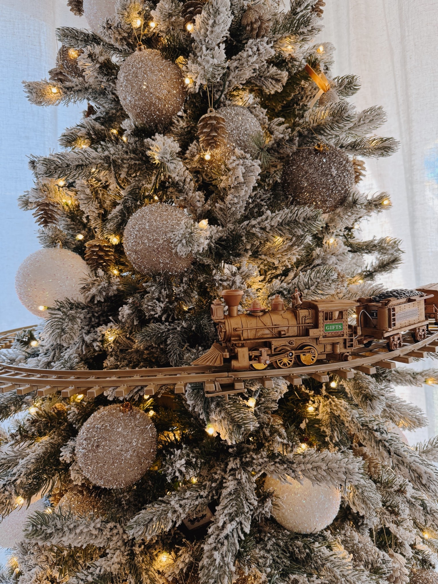 christmas tree train + gorgeous holiday decor 

#LTKSeasonal #LTKHome #LTKHoliday