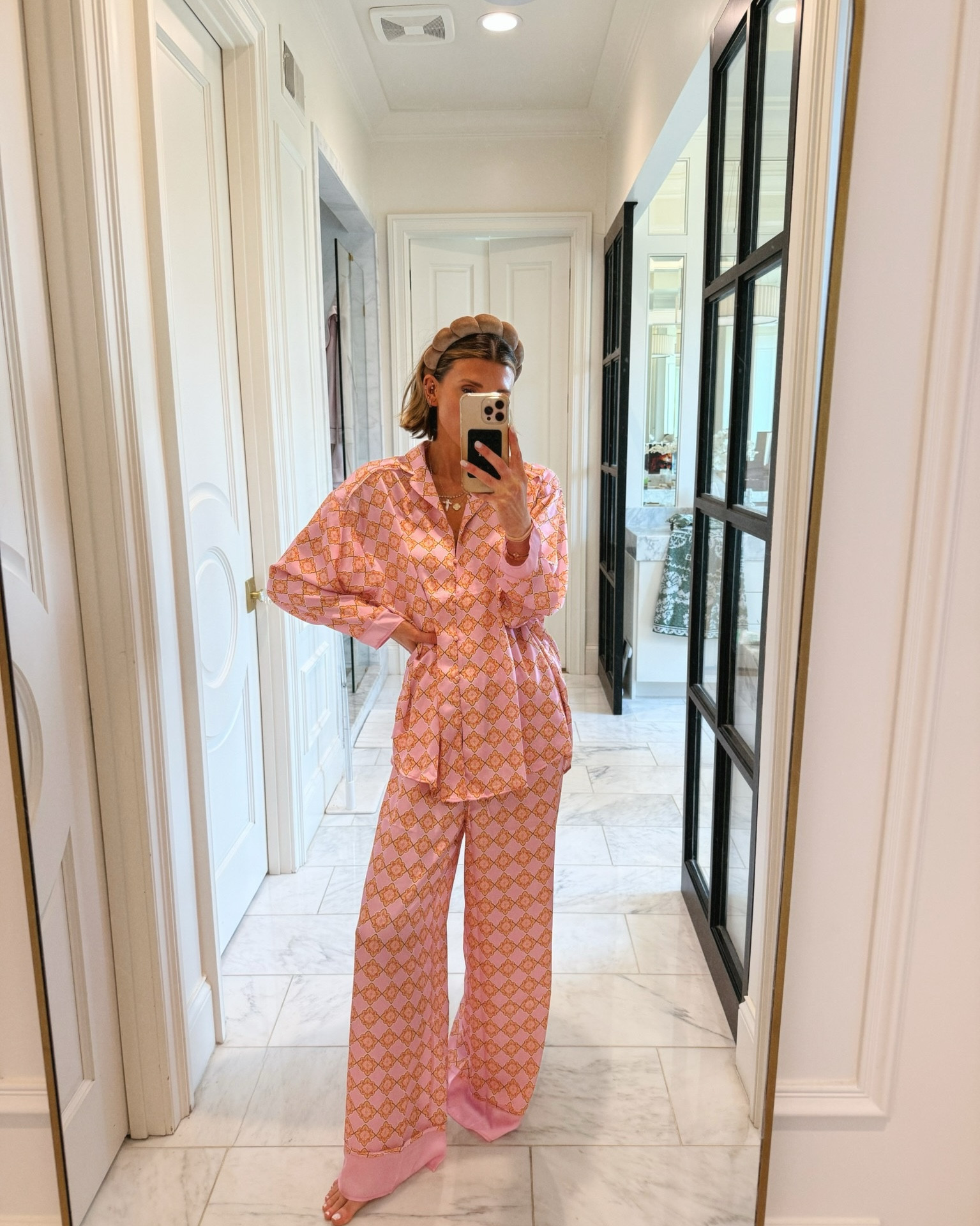I absolutely love these @freepeople PJs. They are the most beautiful color for spring and extremely comfortable. 


#LTKootd
