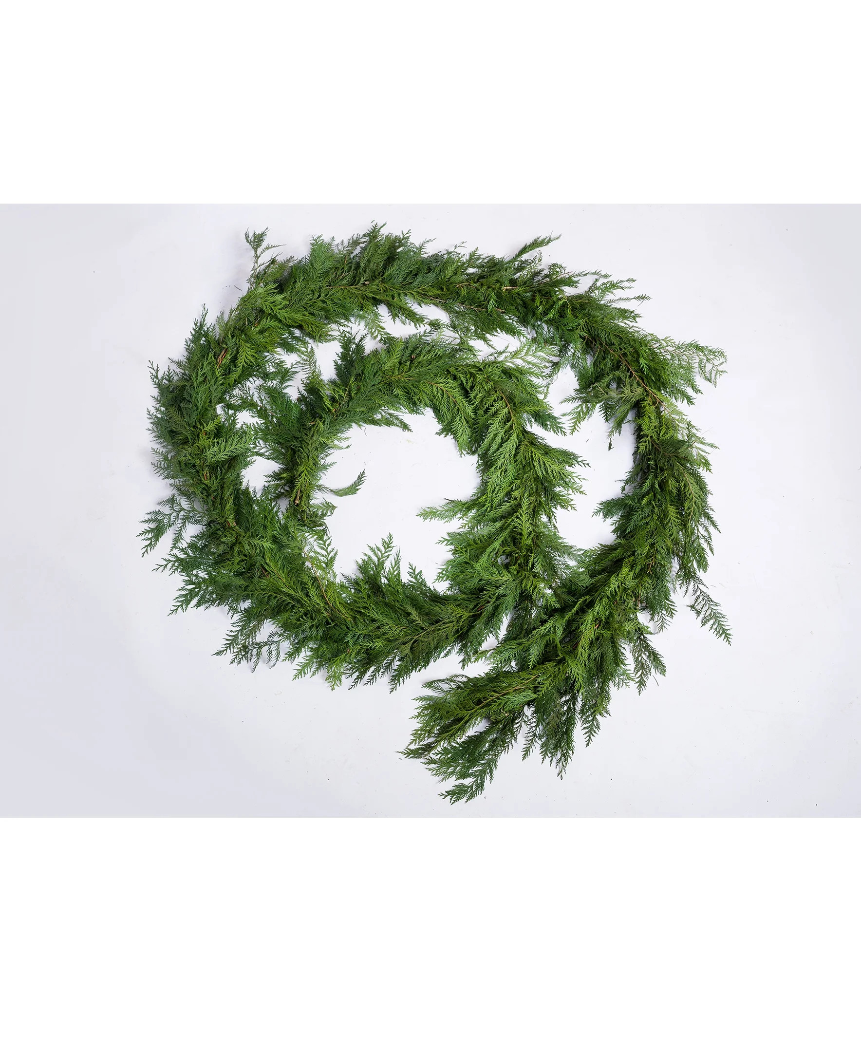 Natural 15ft Fresh Holiday Cedar Garland - Walmart.com | Walmart (US)