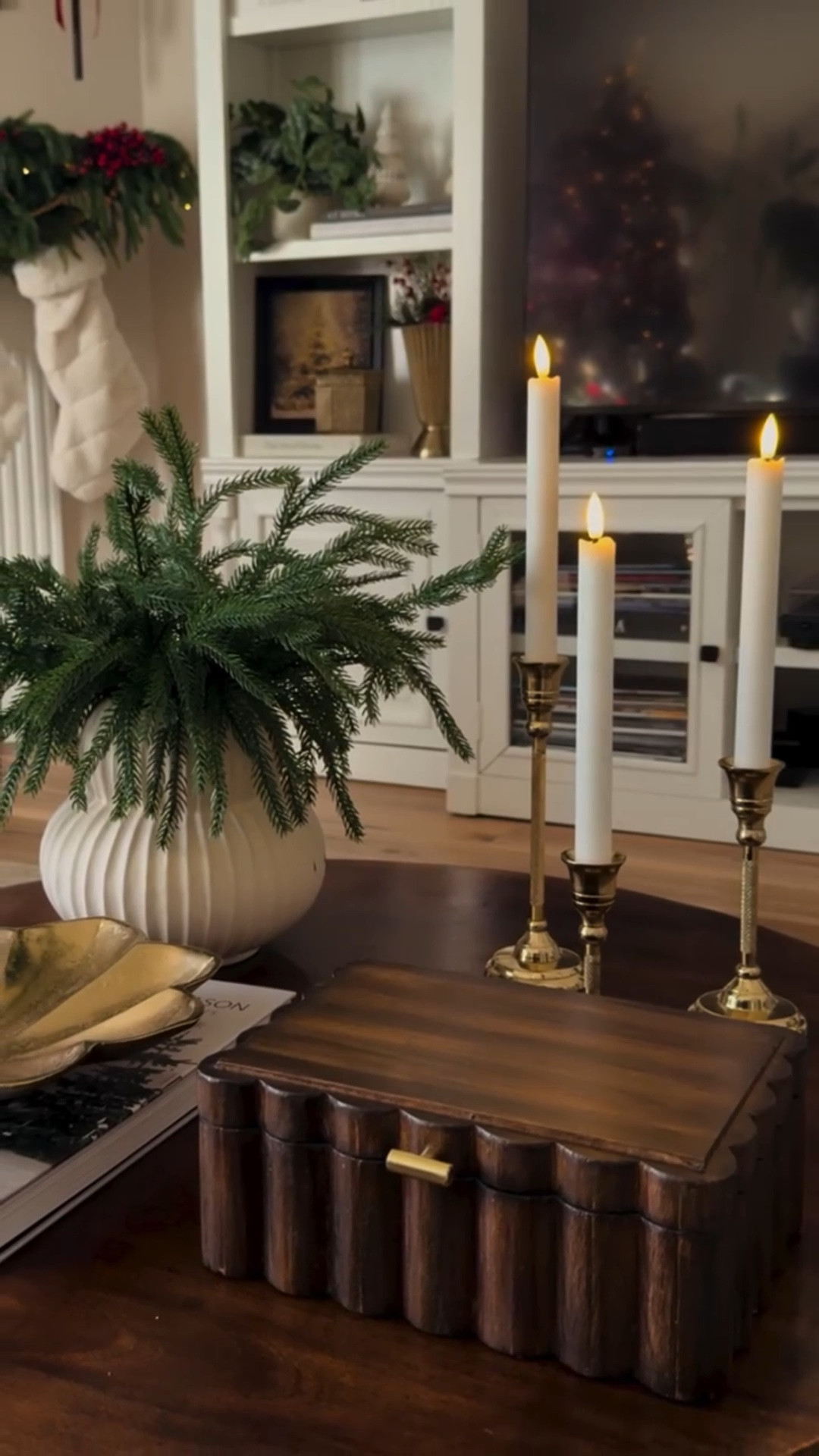 Letting Christmas go…softly.

Removing the reds little by little, the greens stay a little longer, and the brass + wood keep the warmth alive.
No rush, just a slow transition into winter.

Anyone else easing out of Christmas instead of rushing it?

#cozyhome #cozyhomedecor 
#coffeetabledecor #cozyvibes #smallcreator holidaytransition, cozy home, brass and neutrals, seasonal home