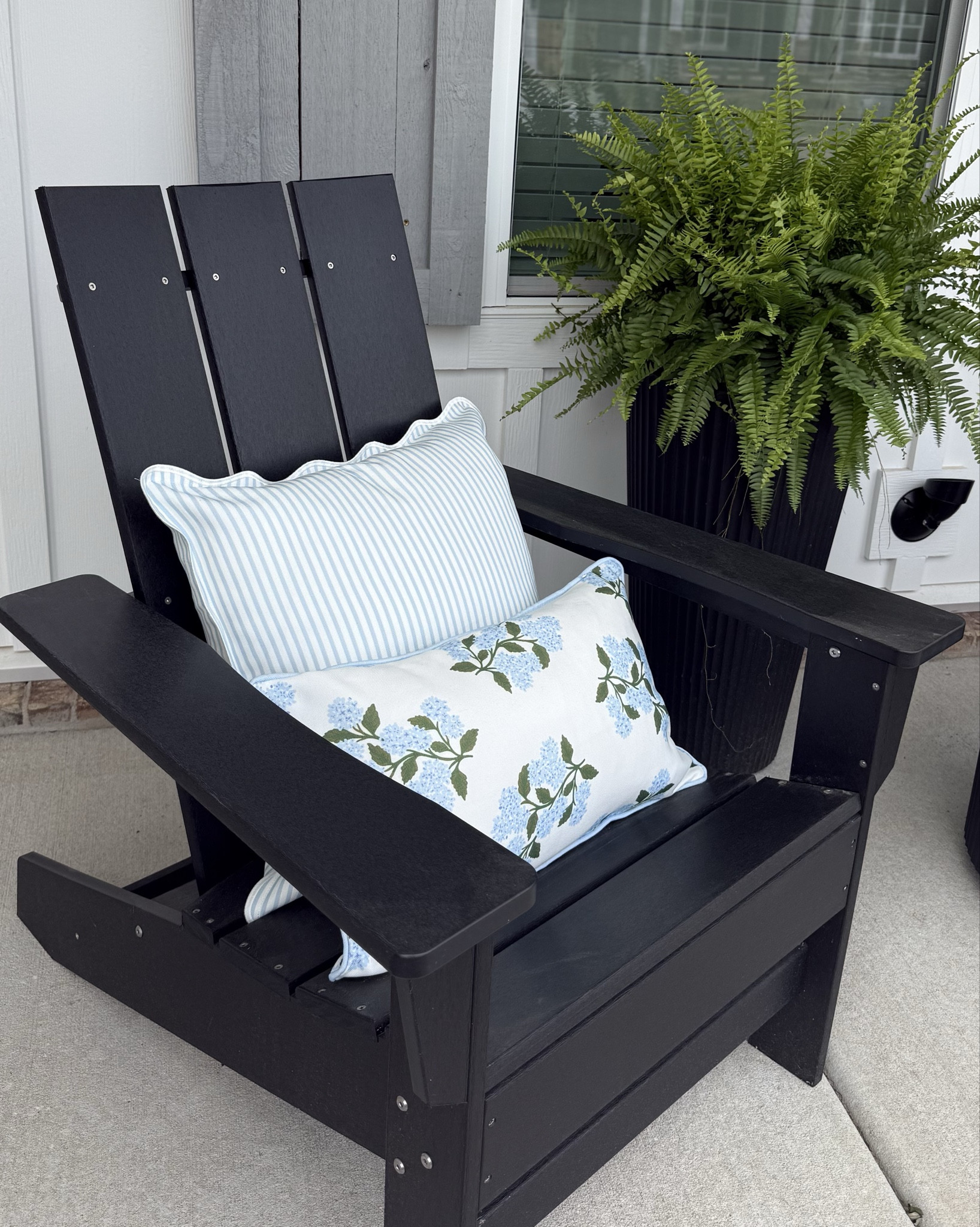 My front porch is finally feeling like spring and I am obsessed 🌸 Linking everything I used to style it here so you can recreate the look 🤍

#LTKSaleAlert #LTKHome #LTKSeasonal