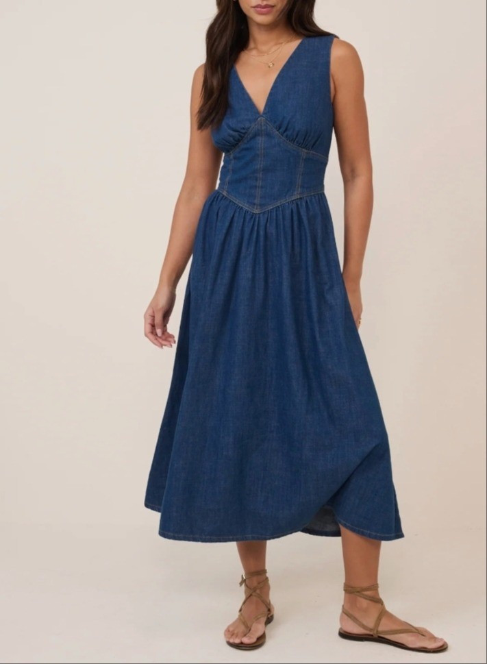 Mid wash denim summer midi dress for petite women.Hey I am 4'11/150cm petite fashion expert and I share style tips and fashion for short women.

#LTKPetite #LTKMidsize