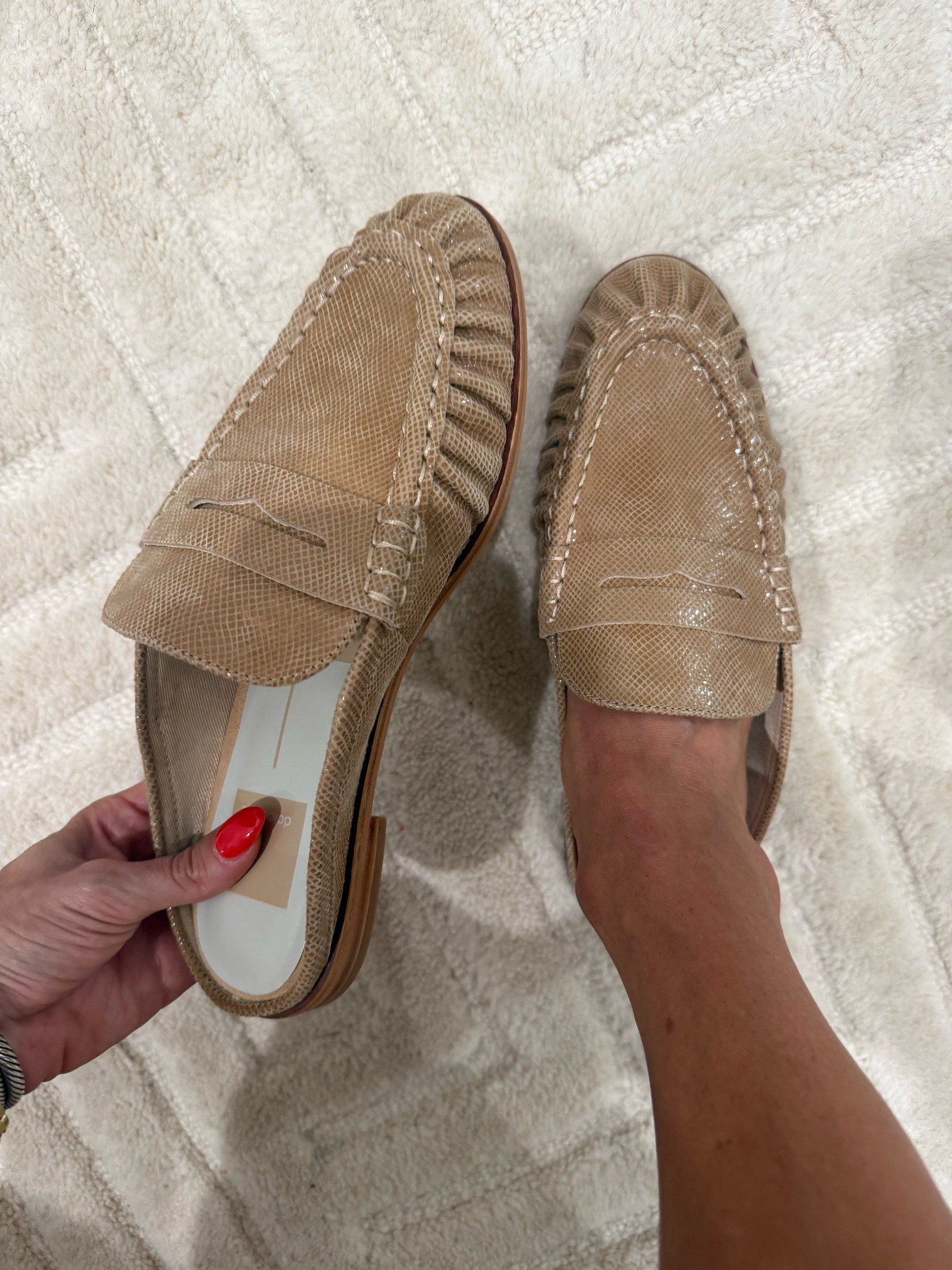 How stunning are these shiny mules for fall fall
Outfit