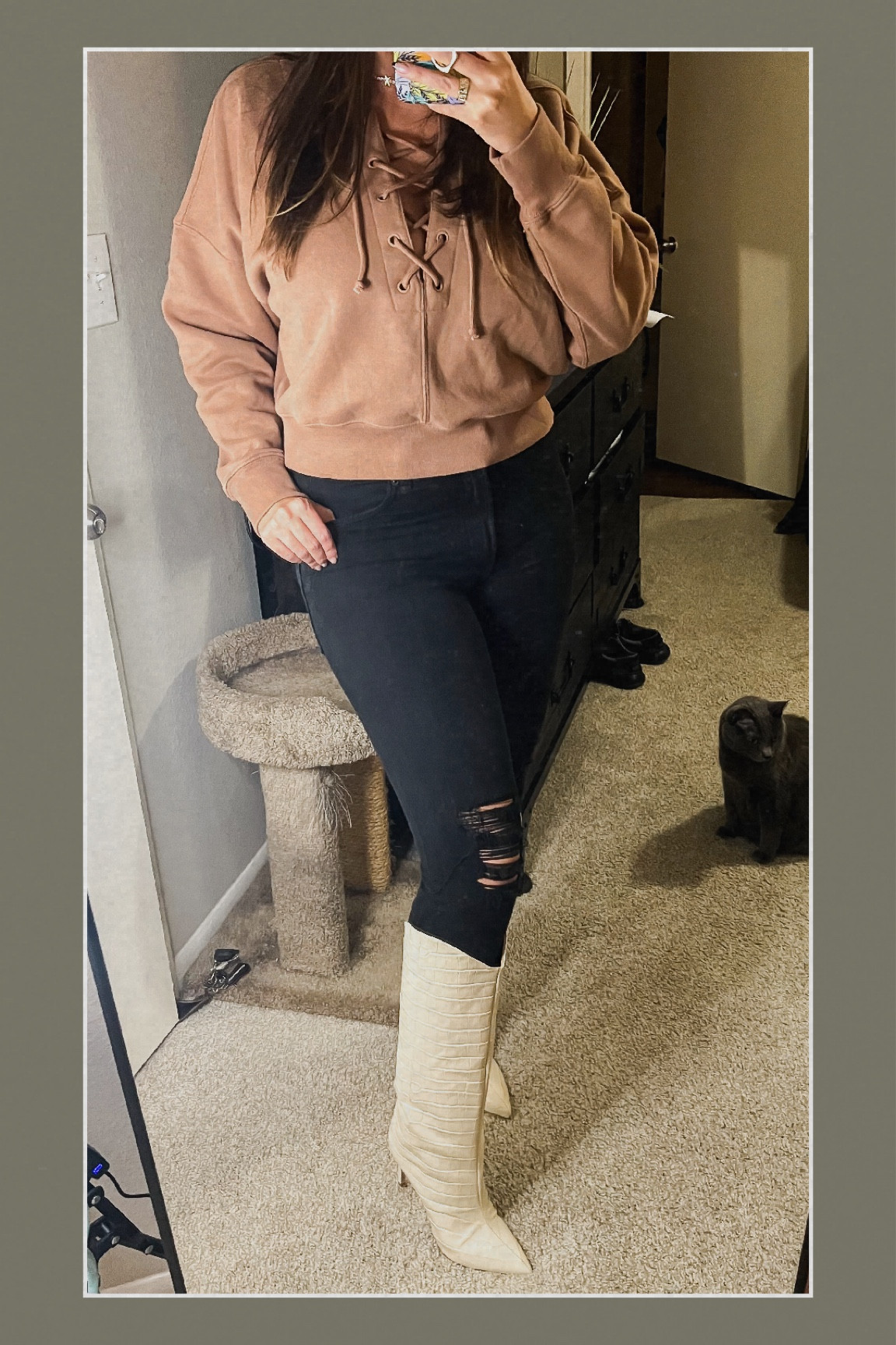 Casual leather
White leather boots
Black denim 

#LTKshoecrush #LTKstyletip #LTKcurves