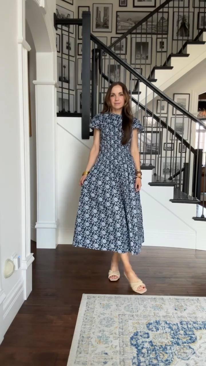 Love the shape and smocking on this @Tuckernuck dress! Wearing an XS. Sizes are selling out fast! 

#LTKootd