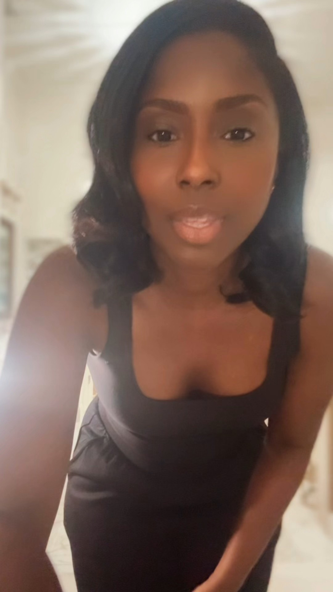 The best spanx dupe, half the price and the most comfy. Available in wide leg, or joggers and different styles of sweatshirts. I got a medium and it’s a little Roomy. I wear a size 4-6 (closer to a 6)