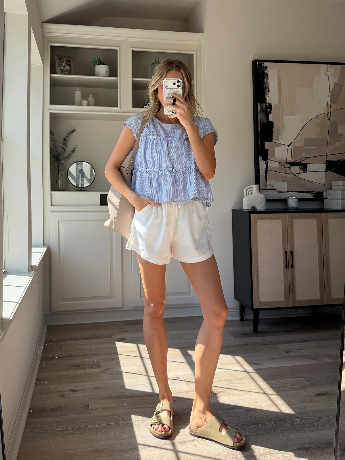 Cutest spring outfit! Wearing S in top + M in linen shorts.
 

 
