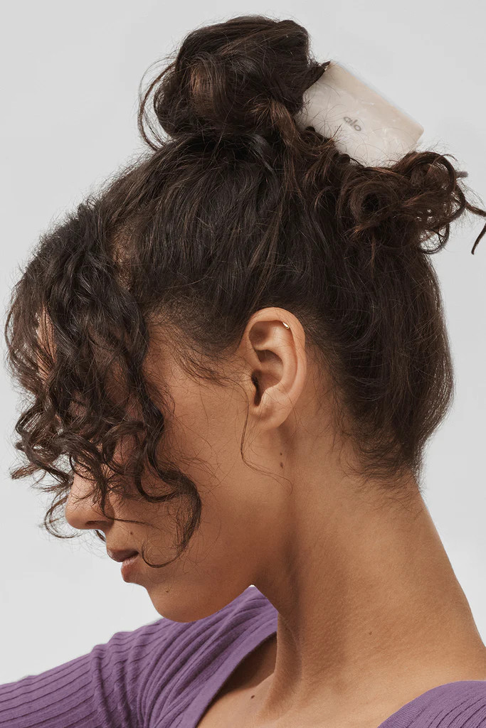 Effortless Claw Clip | Alo Yoga (US)