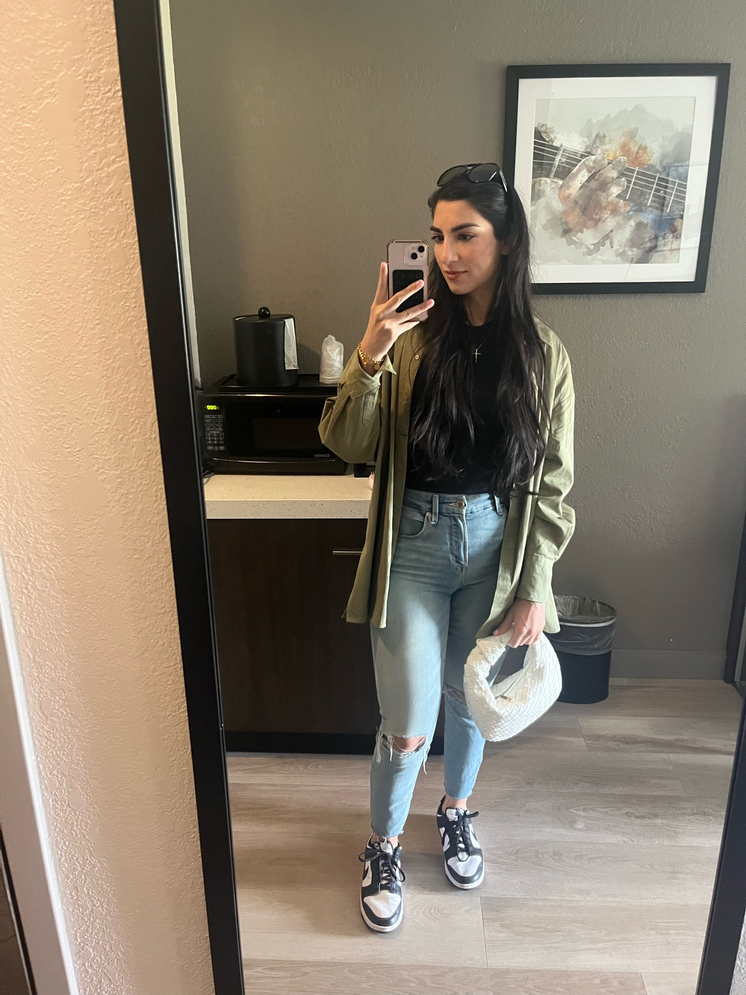 Good American jeans size 8

Abercrombie tshirt

Green oversize shirt

Nike dunks
Bottega dupe bag