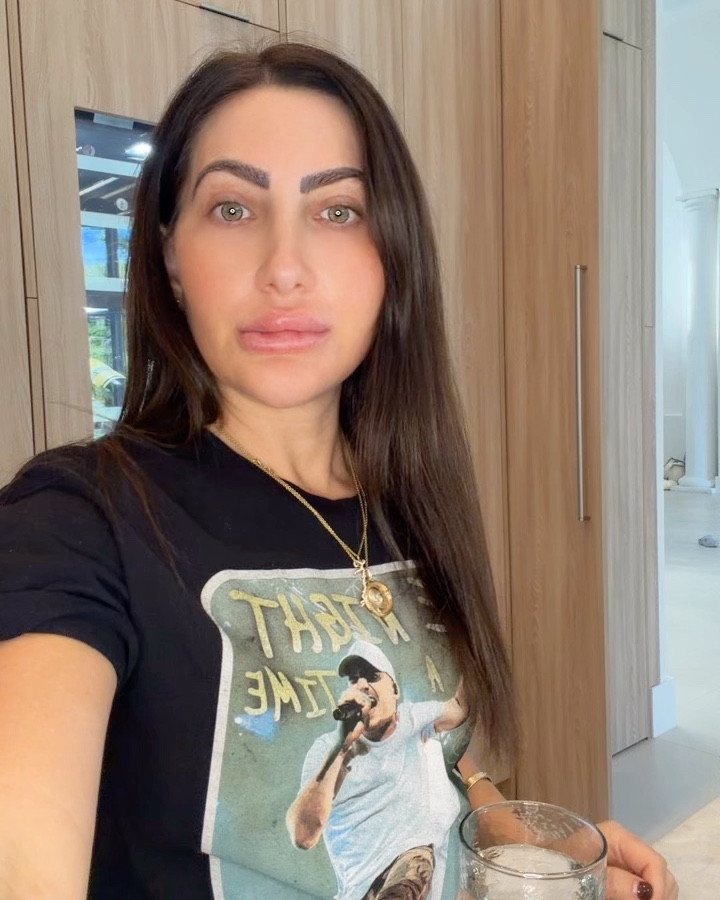 I drink this everyday it helps with energy, weight, loss, stress, relief, your skin, and it's mostly good for the kids minus the #Lymphatic Drainage#LTKFamily 

#LTKActive #LTKBeauty