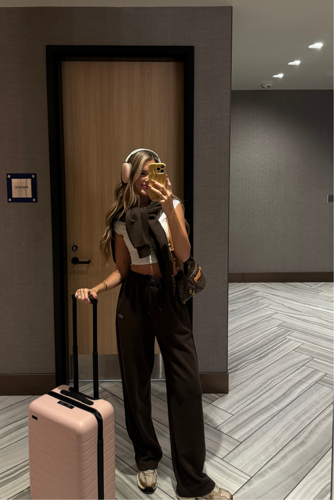 Travel outfit 🤎✨🧸✈️

#LTKFindsUnder100 #LTKSeasonal #LTKTravel