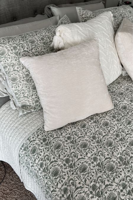 bedding, quilt, master bedding, master room bed, master room pillows, throw pillows, decorative pillows, affordable beddingg