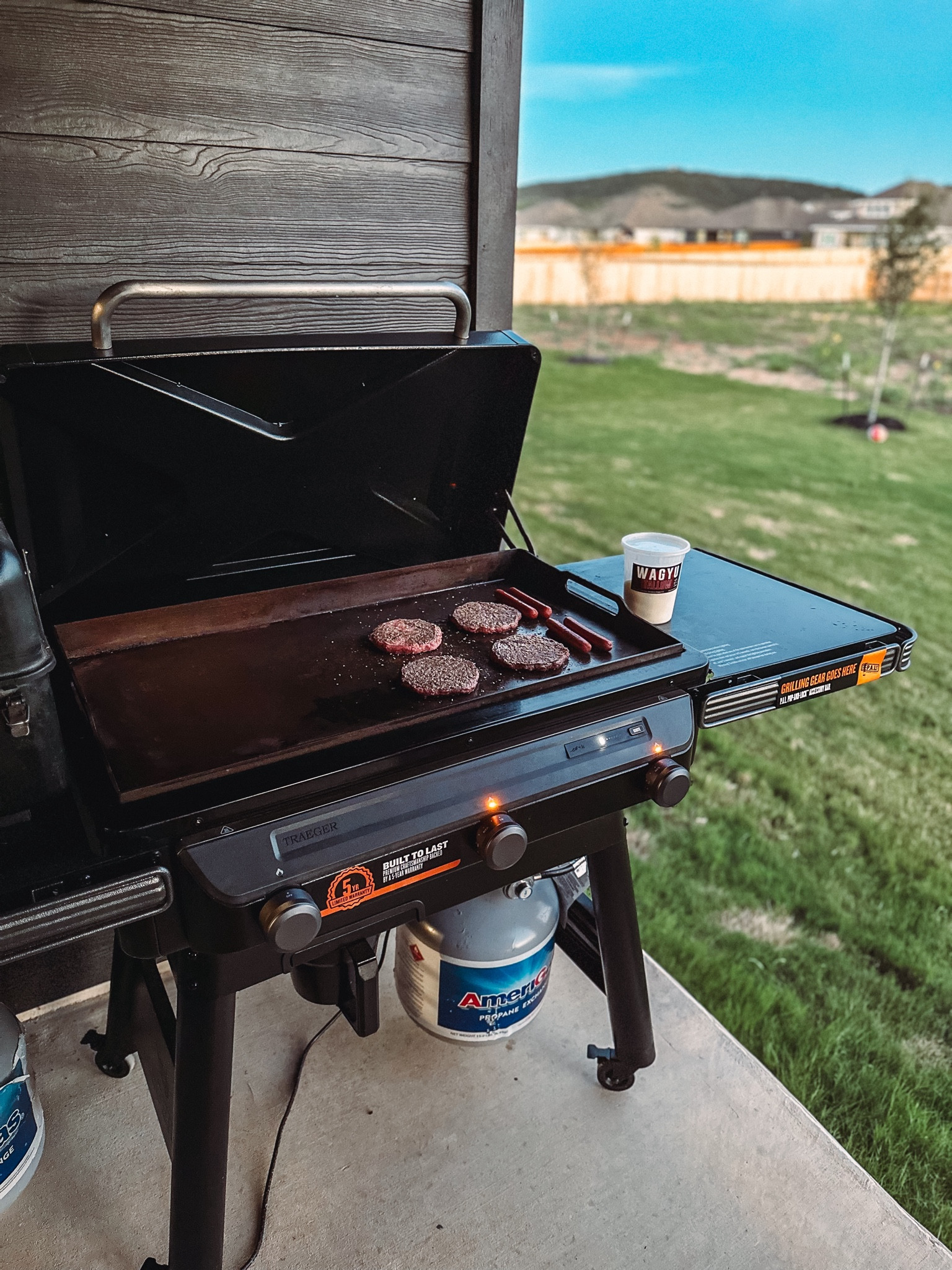 Traeger flat top grill

Father’s Day gifts, summer, Labor Day, smoker, grill 

#LTKMens #LTKHome #LTKFamily