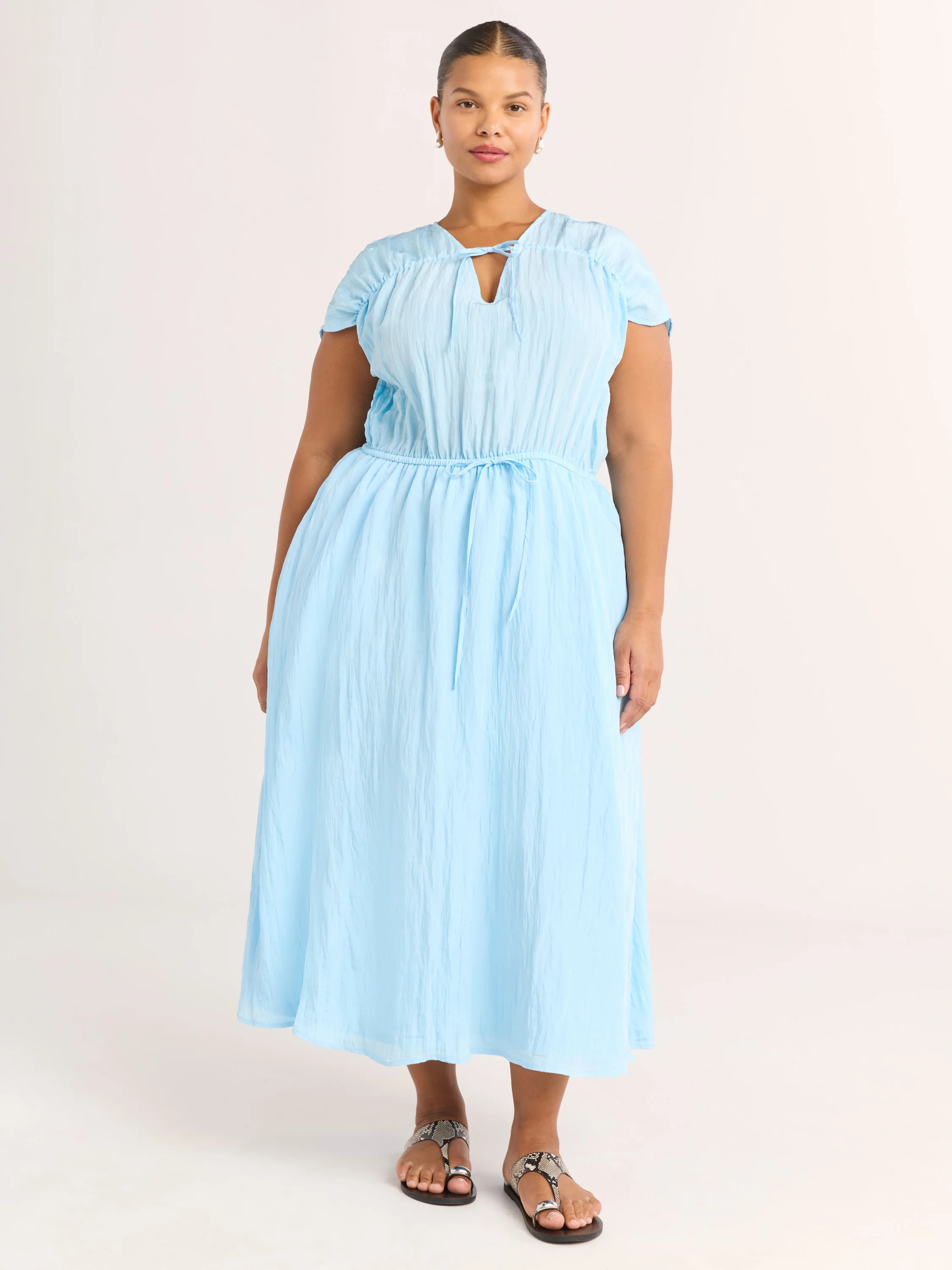 Scoop Women’s Plus V-Neck Crinkle Midi Dress, Sizes 1X-4X | Walmart (US)