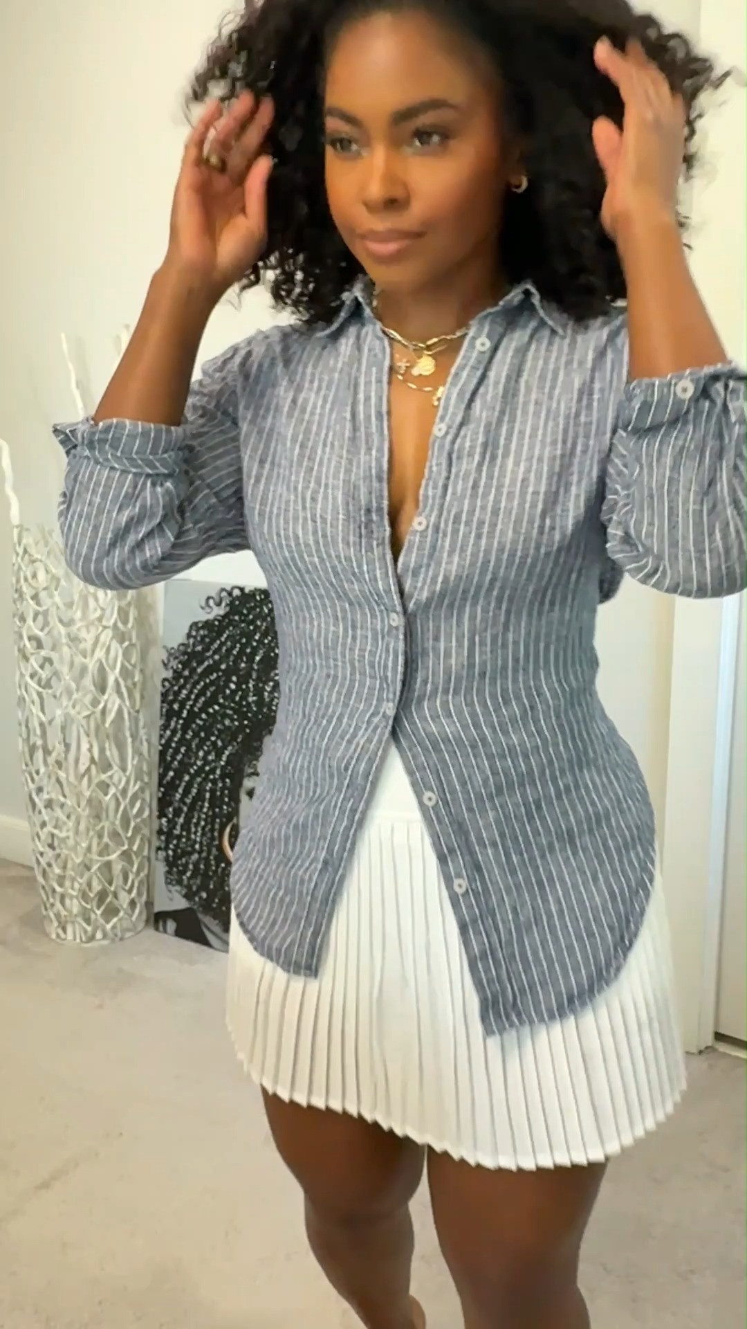 top: XL
skirt: Medium

I wanted to wear the shirt as an hourglass so added a pin in the back. Tennis skirts + button down shirts is one of my fave uniform for the Summer.  

 