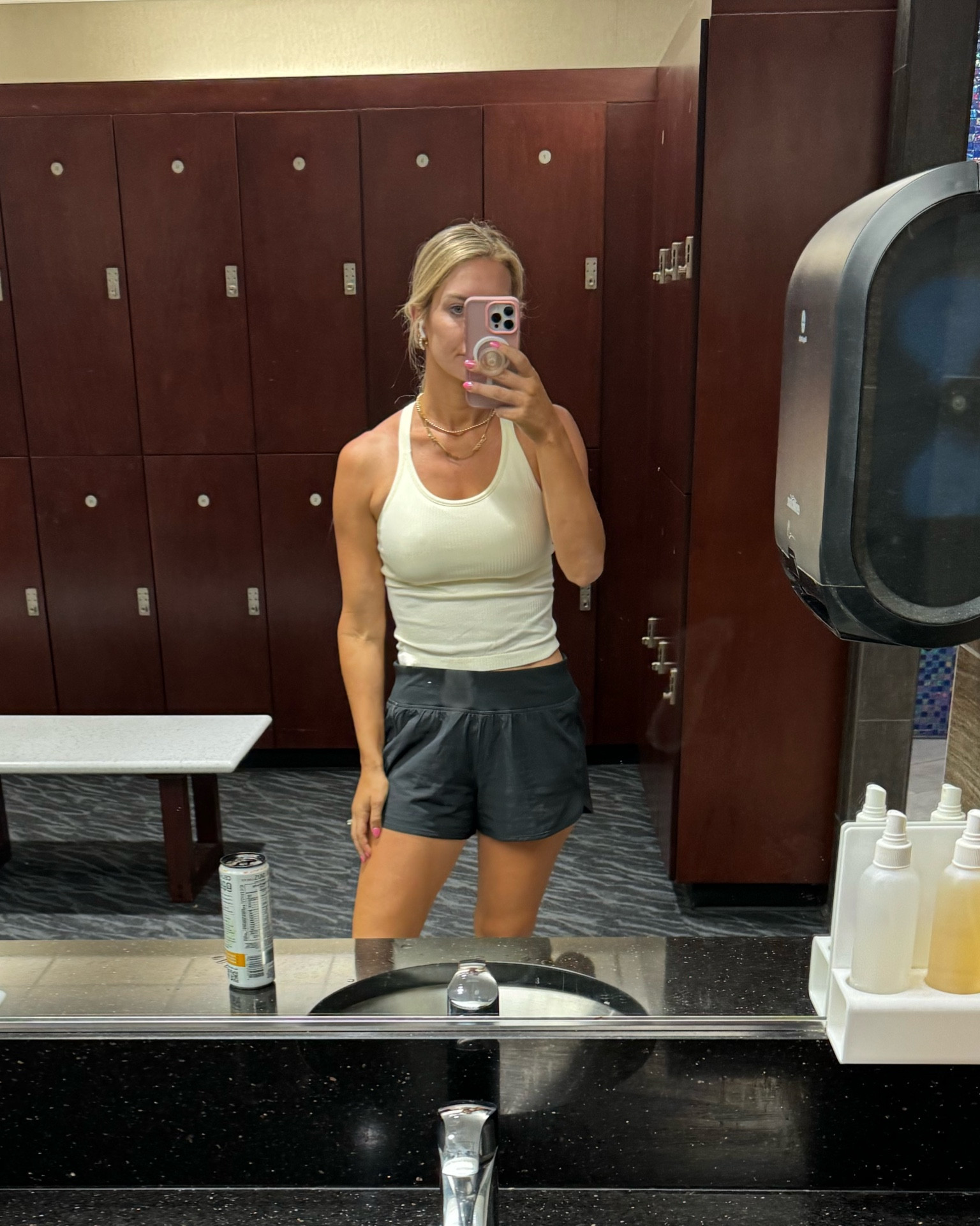 Outfits that take 1.5 seconds to throw on >