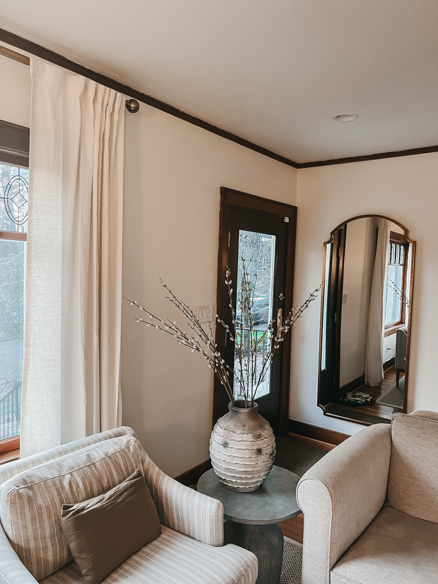 new entryway mirror! 
// 
Pottery barn 
Shades of light 
Spring florals 

#LTKhome #LTKFind #LTKSeasonal