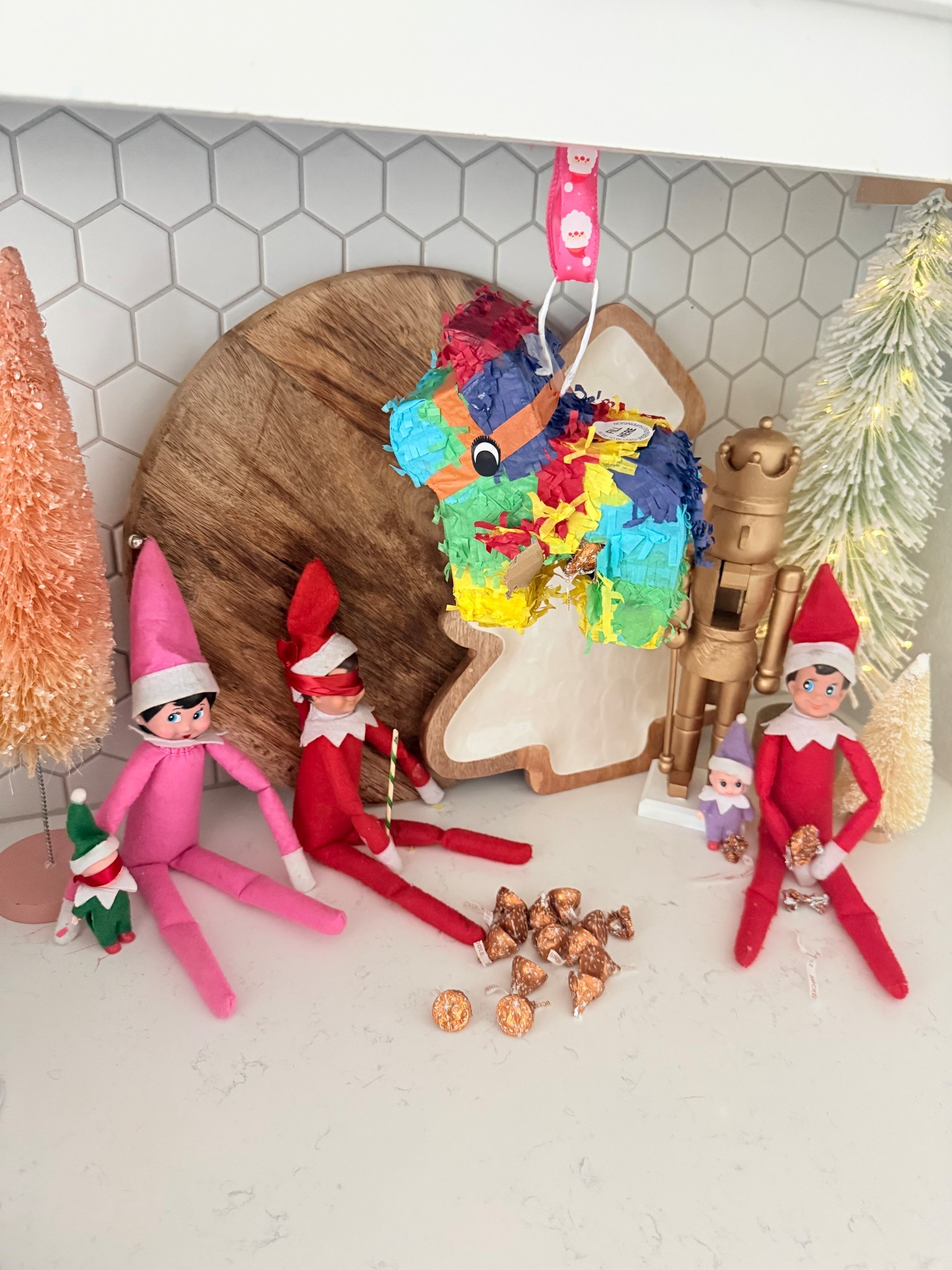 Piñata fun with the elves 🪅 

#LTKHoliday #LTKKids