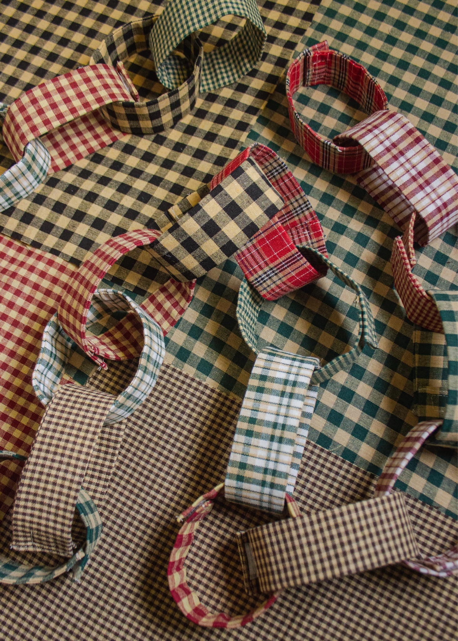 Reusable fabric Christmas chain diy project!

#LTKGiftGuide #LTKHome #LTKSeasonal
