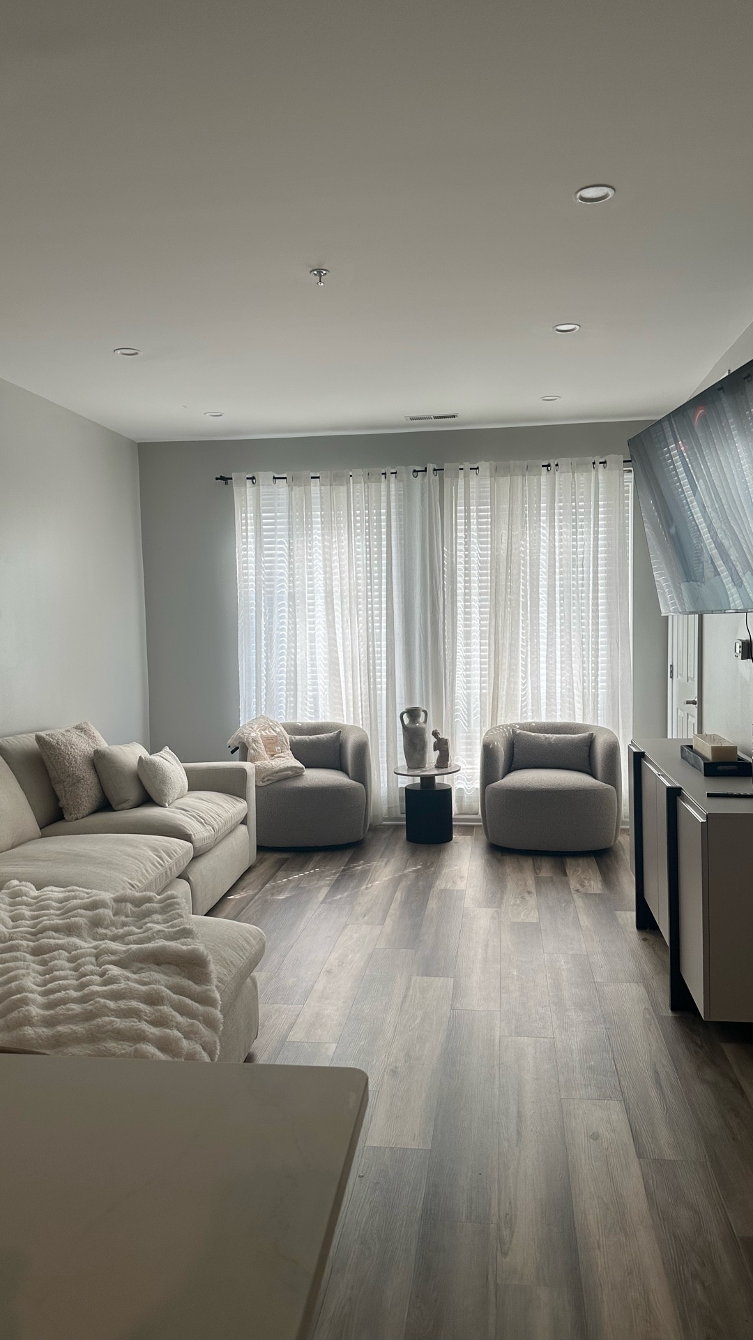 Mornings with me 💝 
Here’s a mini apartment tour! #apartment #apartmenttour

#LTKStyleTip #LTKFindsUnder100 #LTKBeauty