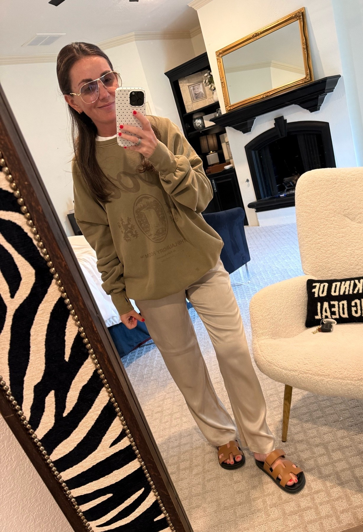🤎🤎🤎🤎

Sweatshirt: small
Silk pants: extra small

Quince
Quince silk pants
Coors
Coors sweatshirt
Comfy outfit
Cozy outfit
Hermes
Hermes chypre

#LTKmomlife #LTKOver40 #LTKSeasonal
