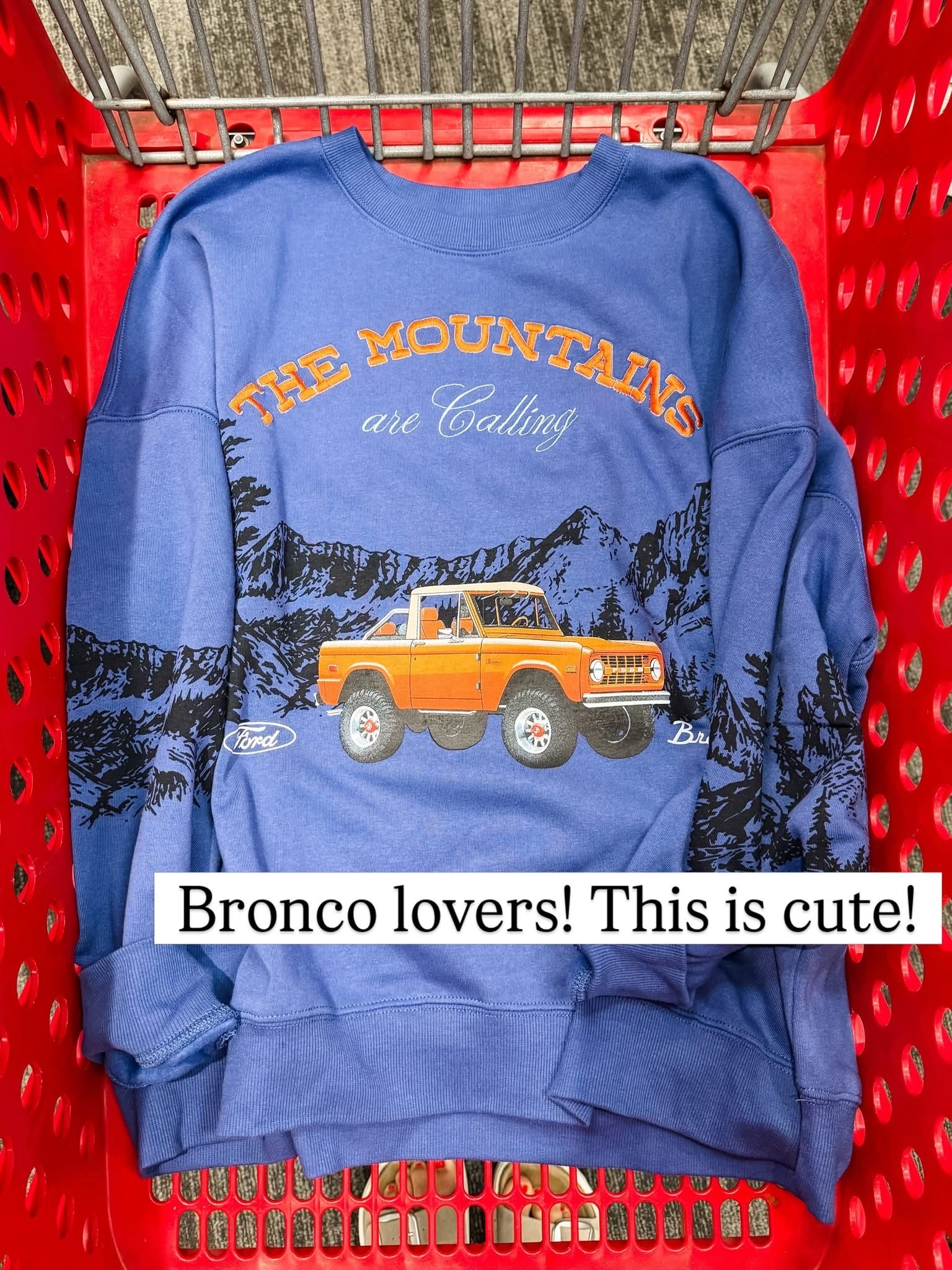 We're all about a good graphic sweatshirt, and this one is extra cozy! Super easy to throw on with a pair of leggings or your favorite pants.