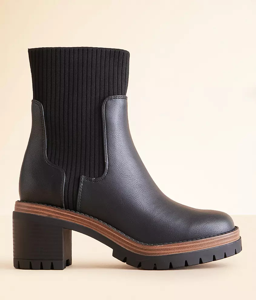 Gretta Lug Ankle Boot | Buckle