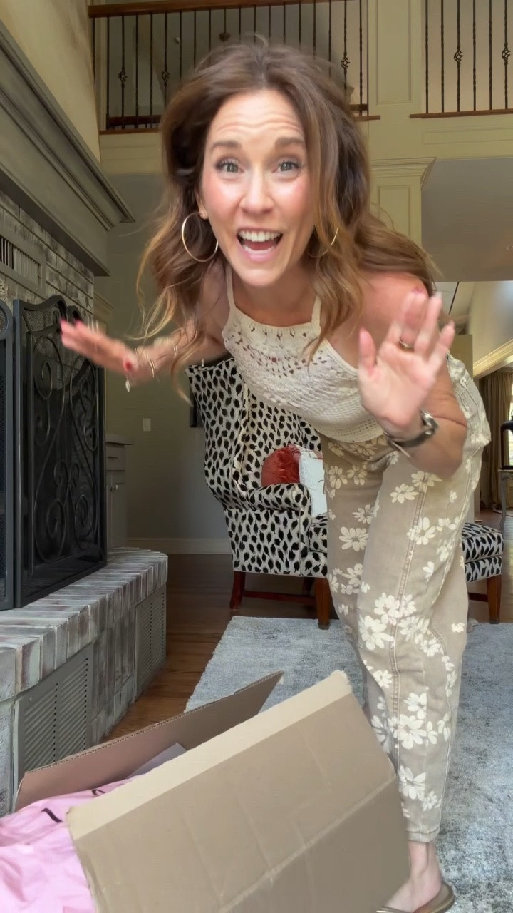 Come unboxed with me some amazing stuff from Lulu’s Amazon and other amazing brands, including my exclusive CBM mugs!￼

@Lulus

#LTKOver40 #LTKdayinmylife #LTKPetite