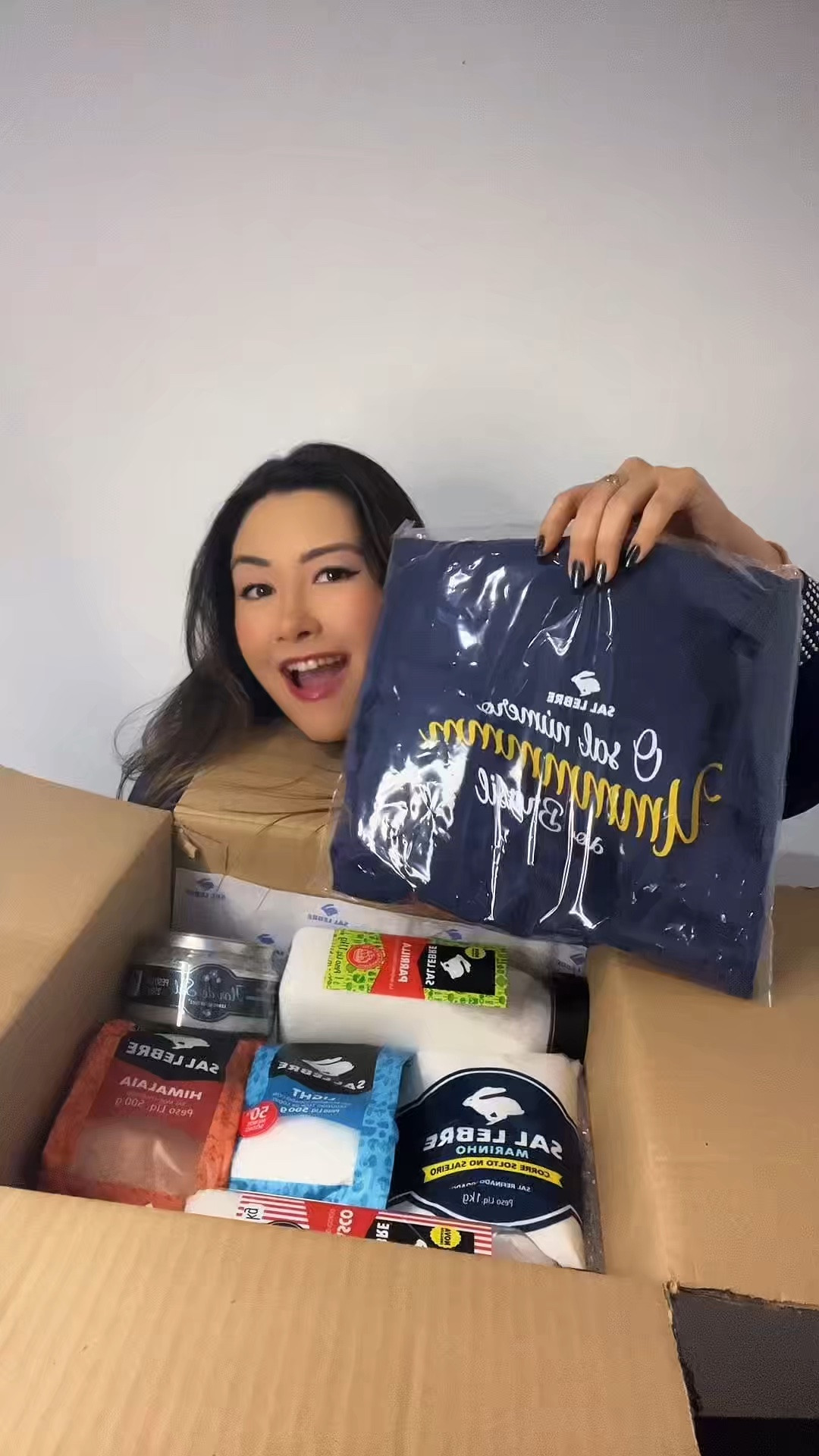 Servida de sal?🧂✨agora só compro ano que vem kkkk (perceberam a música do vizinho no final? 🗣️) 

Obrigada @sallebreoficial não é a toa que é o número 1 do 🇧🇷 e linha mais completa do mercado! 

Curiosidade: é a maior especialista em sal marinho e a mais presente na mesa dos brasileirossss 

#cozinha #dicadecasa #sallebre #comida #alimentação

#LTKbrasil #LTKfitness #LTKhome