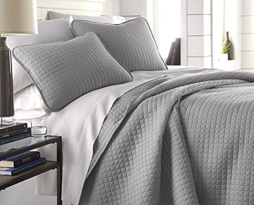 Vilano Springs, Premium Quality, Soft, Wrinkle, Fade, & Stain Resistant, Easy Case, Oversized Quilt  | Amazon (US)