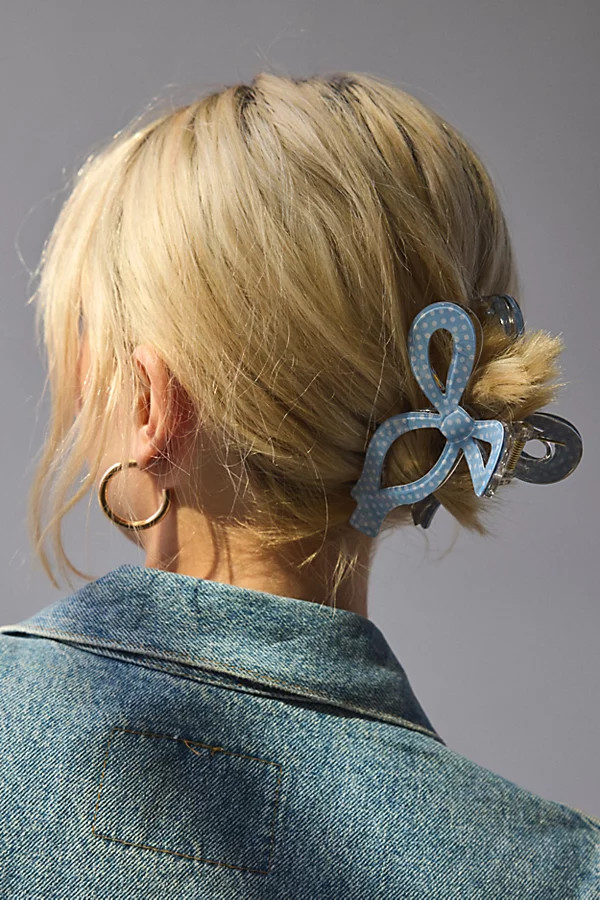 Resin Draped Bow Claw Clip in Blue/White Polka Dot, Women's at Urban Outfitters | Urban Outfitters (US and RoW)