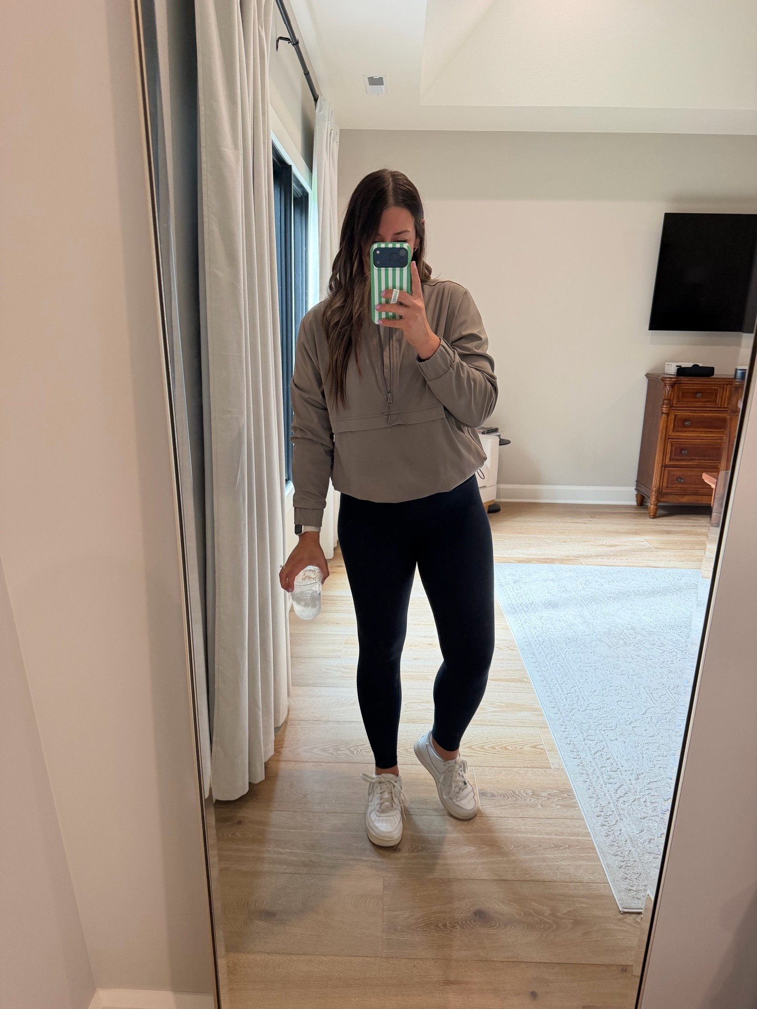 Soccer mom outfit // sports mom fit