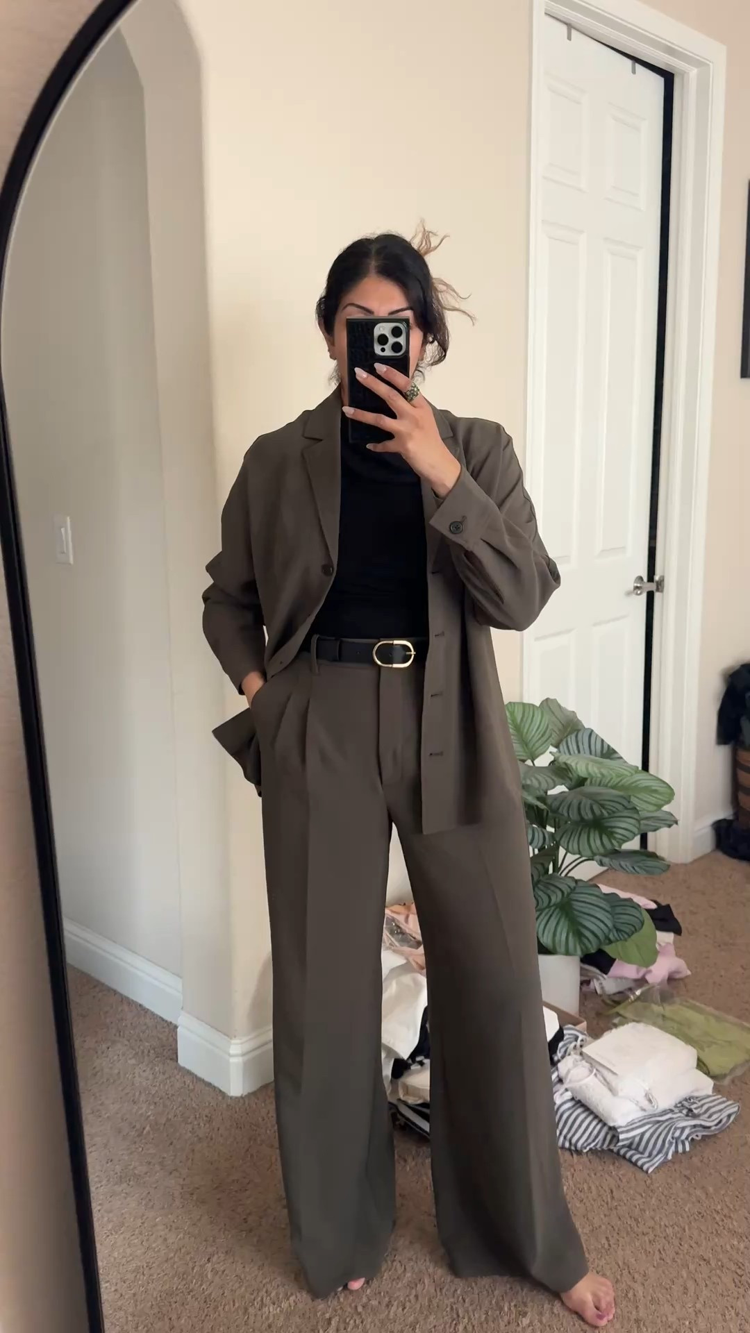 Work meeting outfit - what I’m wearing to my meeting with stakeholders and clients in San Francisco. This material doesn’t crease! I packed in my suitcase and no iron necessary 

#corporate #officeoutfit #meeting #aritzia #workpants #blazer 

#LTKStyleTip #LTKWorkwear #LTKTravel