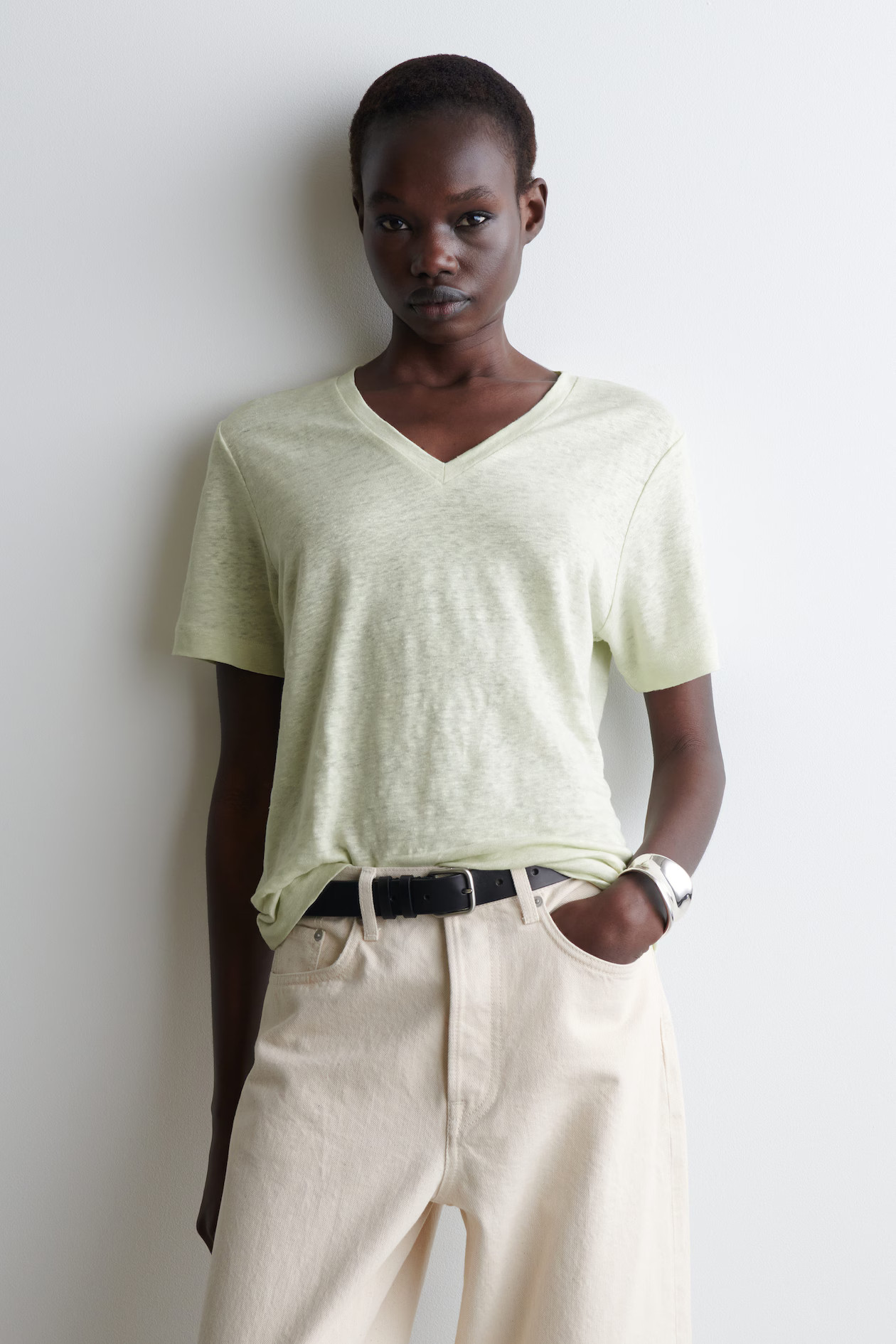 V-NECK LINEN T-SHIRT - LIGHT GREEN | COS AU | COS (AU)