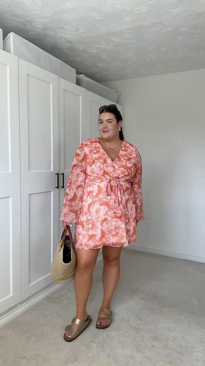River Island mini dress 🌺

Holiday outfit, holiday dress, patterned dress, party wear, summer outfit, summer dress

#LTKdresses #LTKuk #LTKsummer