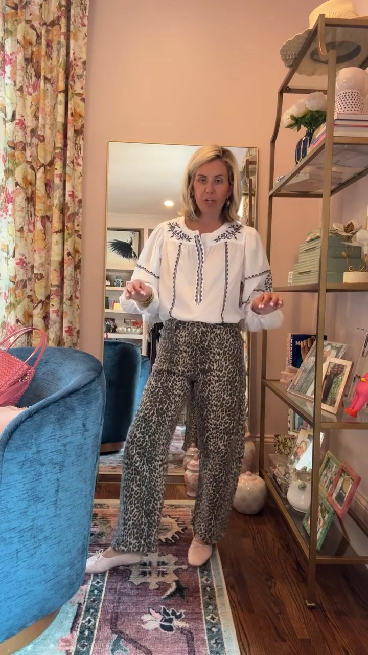 Cute throw on and go look! 
Too - xs 
Jeans - 26 
Flats - 7.5 (sized 1/2 down)