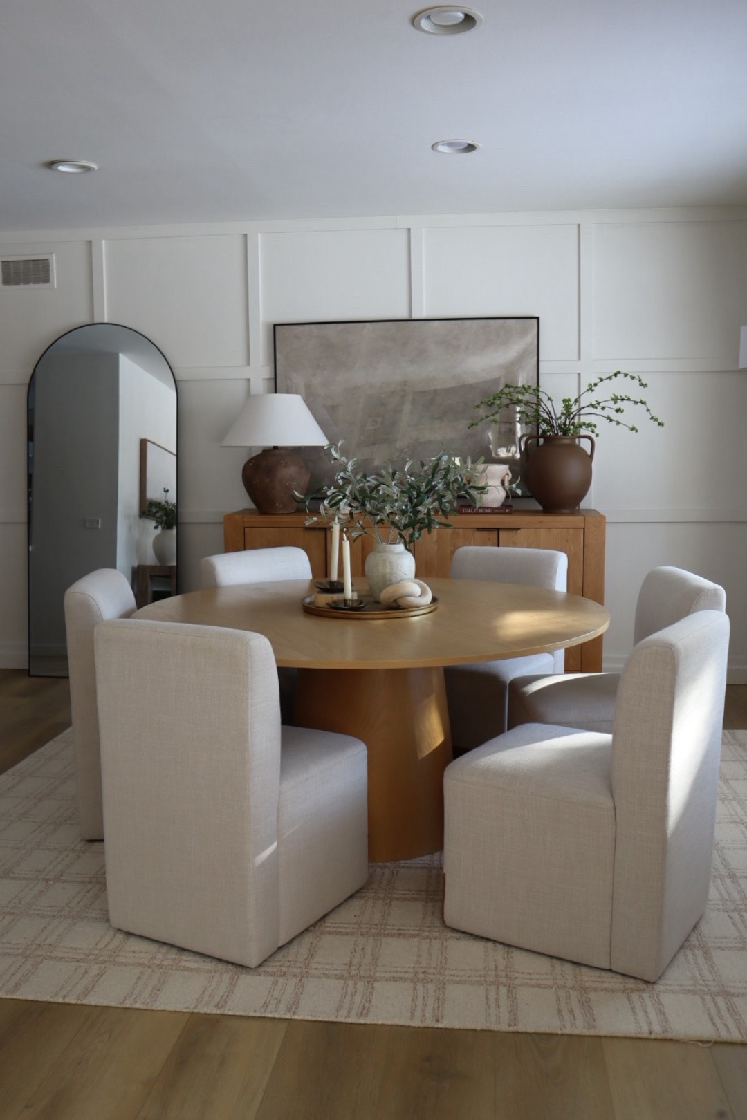 Dining room inspo - the best dining chairs! 


#LTKHome #LTKSaleAlert