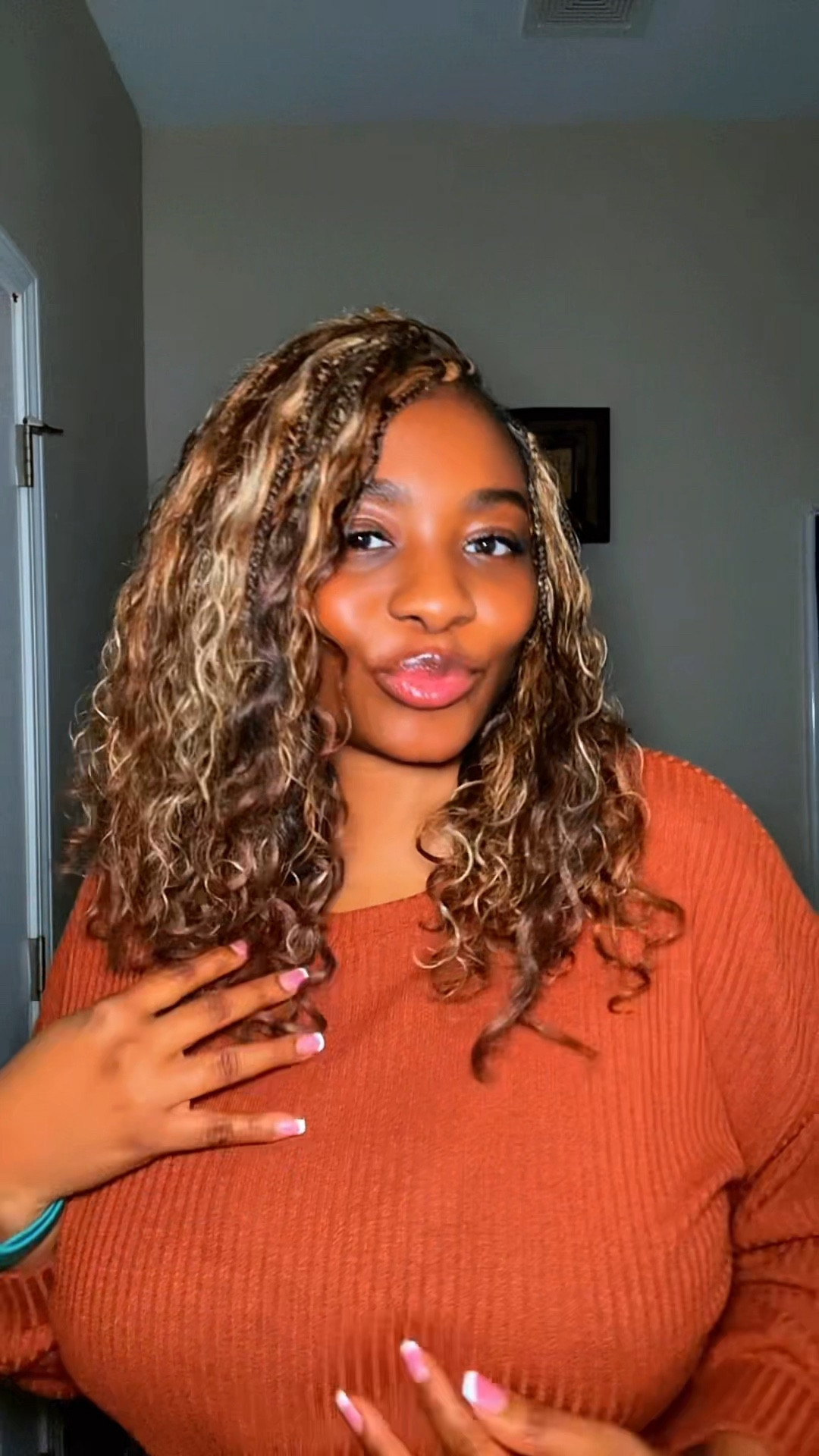 Protective styles only work when you take care of your scalp underneath.
This is my routine for keeping my scalp clean, hydrated, and healthy while wearing boho braids so my real hair can continue to grow.
Consistency with scalp care makes all the difference.
Save this for your next braid install.


#LTKselfcare #LTKgrwm #LTKBeauty