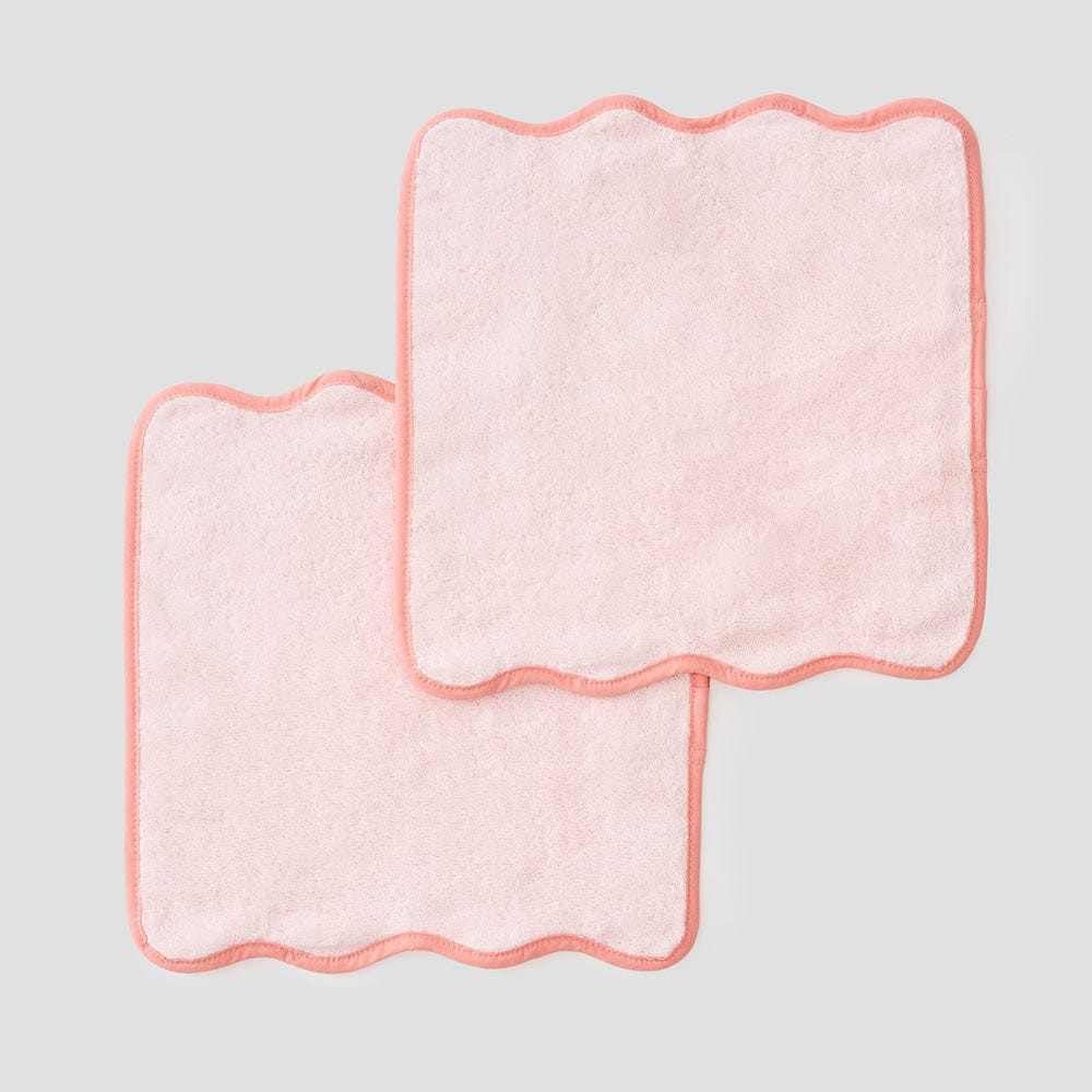 Monogrammed Plush Luxury Scallop Bath Towel | Weezie | Weezie Towels