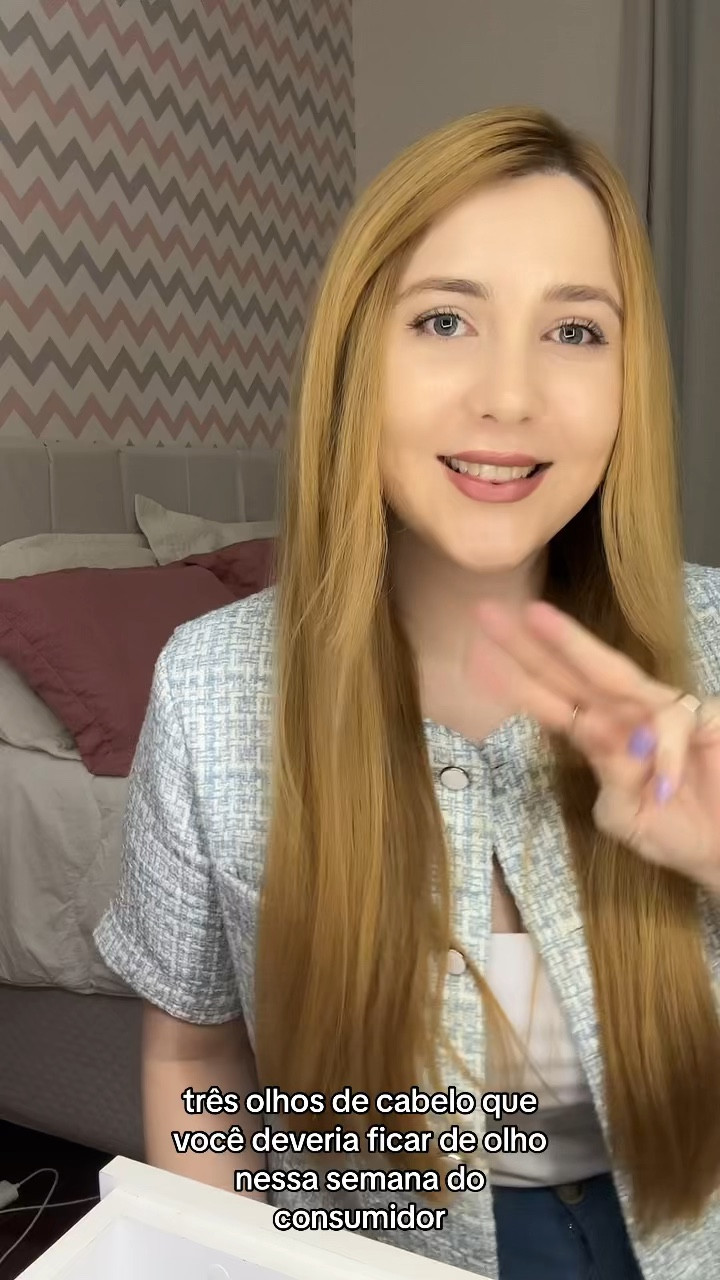 3 Óleos de cabelo para ficar de olho nessa semana do consumidor e aproveitar os descontos. 
O Kérastase elixir ultime é muito cheiroso além de deixar o cabelo nutrido e brilhoso não pesa no meu fio que é liso e fino.
Absolut repair é o meu favorito, entrega tudo, só não tem cheirinho de Kérastase 😅 mas um perfume de cabelo resolve.
Oil reflections da wella, maravilhoso também, às vezes eu sinto que pesa meu cabelo mas a versão light deve ser mais apropriada pra cabelos finos. 

#oleocapilar #kerastase #loreal #wella #absolutrepair

#LTKVideo #LTKbeauty #LTKbrasil