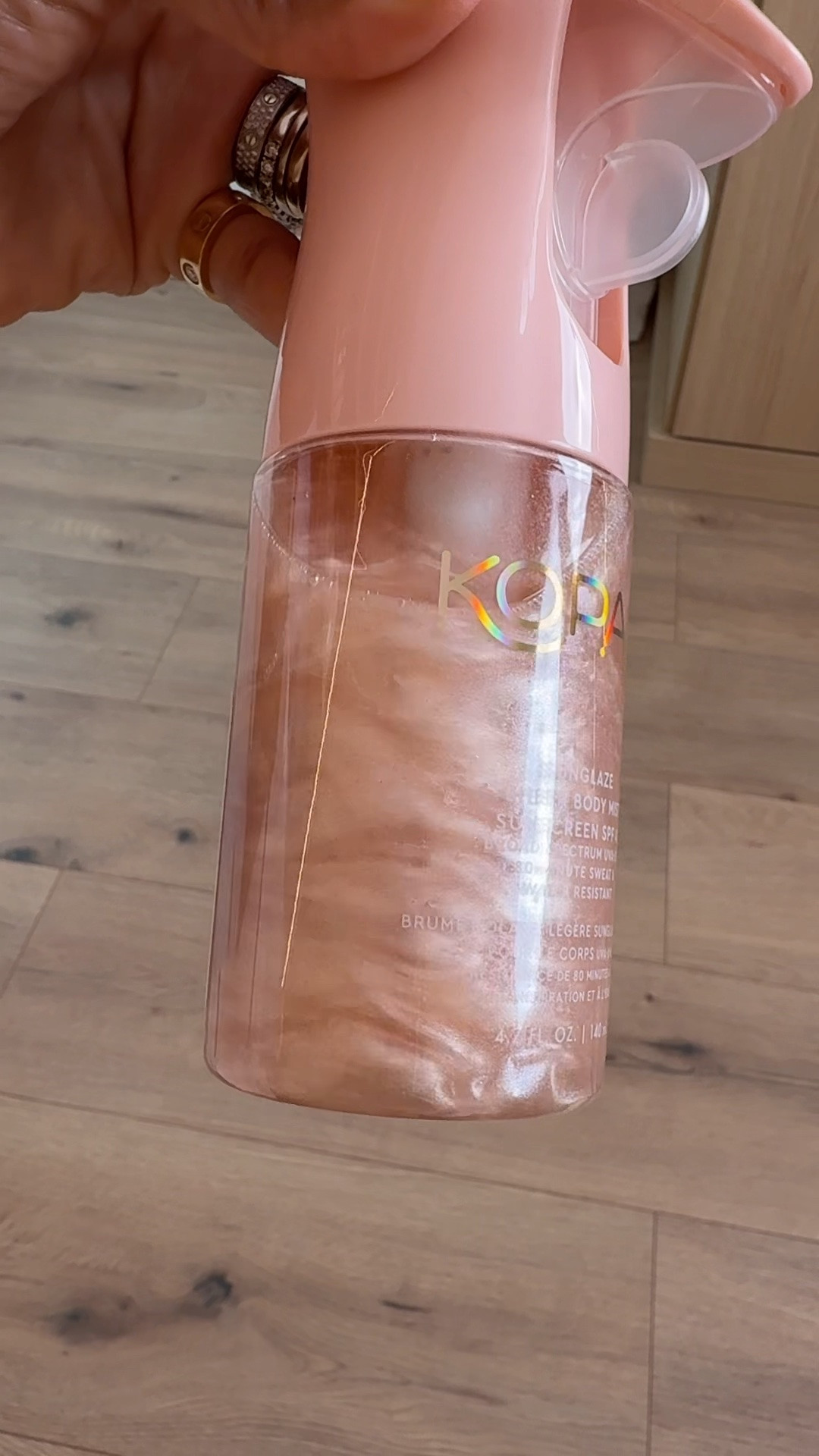 Scroll to shop! ✨ My favorite body SPF. Everything is linked below.👇🏾

Color: Rose Gold

Desliza para comprar. ✨ Mi protector solar corporal favorito.

📲 Download the free LTK app & follow me @kirasfashionfinds to shop all my daily finds.

#LTKBeauty #LTKselfcare #LTKgrwm