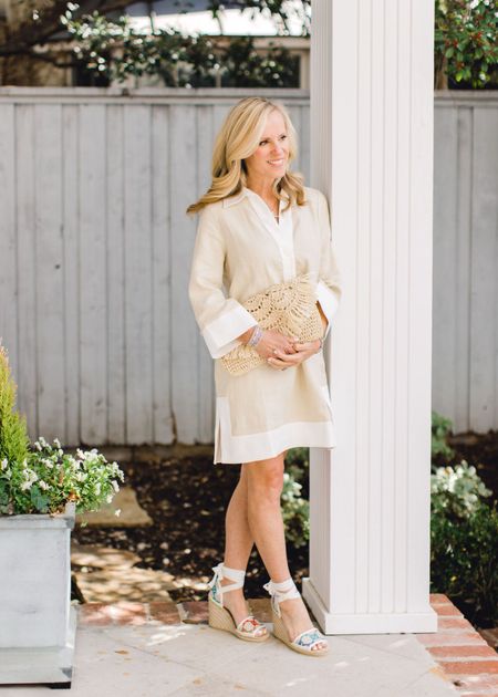 How to style neutrals for spring.   

Champagne colored Collier tunic dress
Gucci espadrille wedges 
Straw clutch 
Spring neutrals 
Neutral outfit for spring  


#LTKSeasonal #LTKstyletip #LTKover40