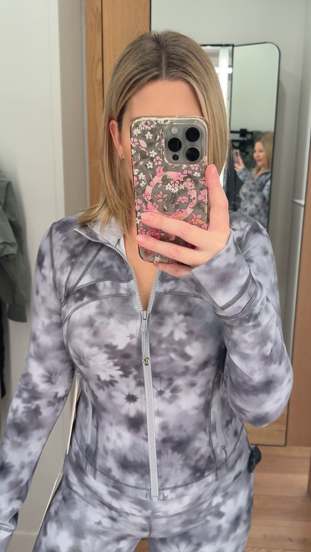 Such a cute print for winter into spring 🤍

The jacket is snug and sculpting — I’m wearing a size 6. I’m usually a 4–6 in Lululemon tops and sized up in this one for a more comfortable fit.

The leggings are true to size, wearing a size 4 in the 25” length. I’m 5’3 and this length hits perfectly at the ankle.

Finished with cozy mini boots for an easy everyday look.

winter outfit, everyday outfit, casual outfit, athleisure outfit, workout outfit, gym outfit, yoga pants, workout pants, leggings outfit, activewear set, lounge outfit, cozy outfit, neutral outfit, winter athleisure, spring athleisure, ugg microboot outfit, ugg boots outfit, mini boot outfit, cozy winter boots


#LTKfitness #LTKwinter #LTKcanada