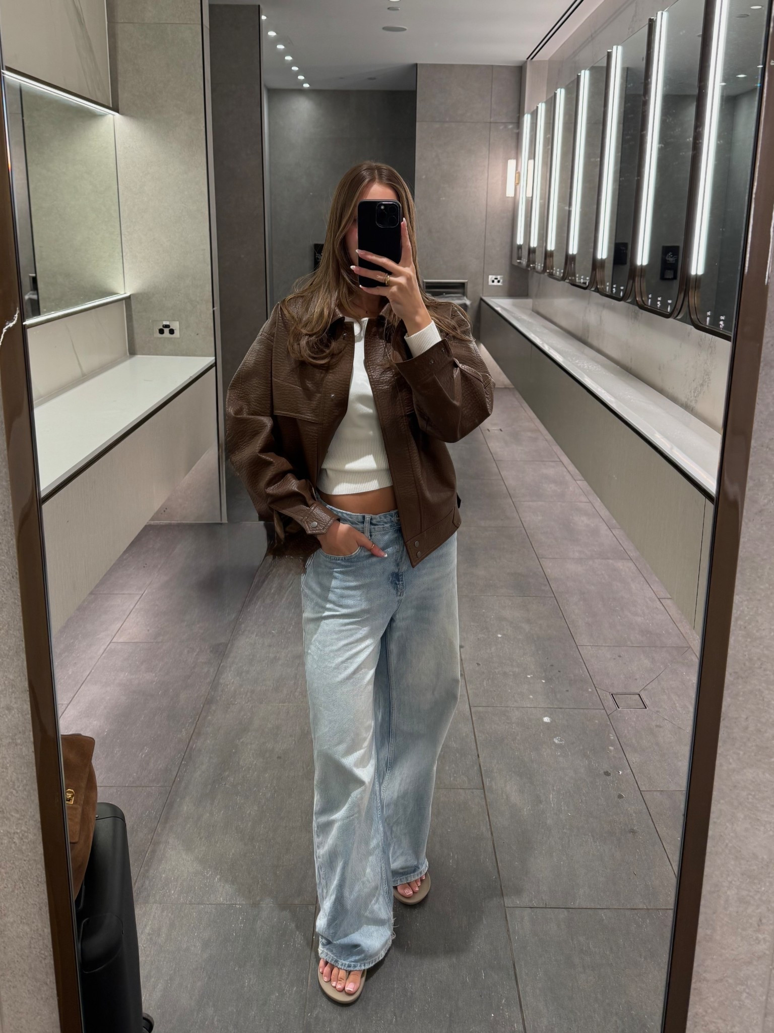 Airport outfit ✈️

#LTKshoes #LTKjeans #LTKtravel