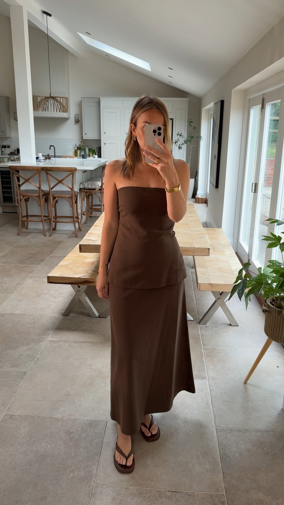 Chic summer occasion dress 
Wedding guest 
Holiday dress 

Lovely linen blend in a chocolate shade 

Wearing a medium which I’d say fits a U.K. 12 

#LTKdresses #LTKsummer #LTKwedding
