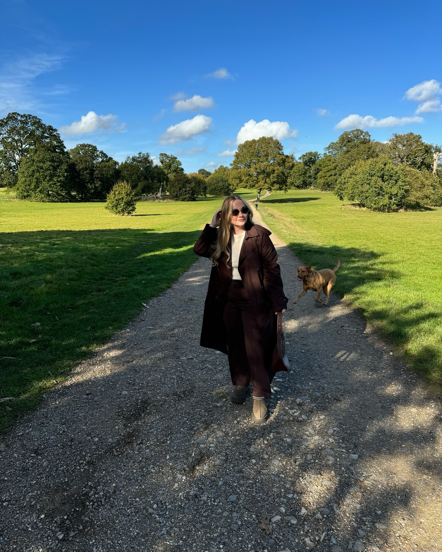 Living my best life on doggo walks in country estates with @newlook #newlook #browntrench #homepage #countrylook #uggs #fashion #streetstyle #countrylife #browncoat #under5k #ad