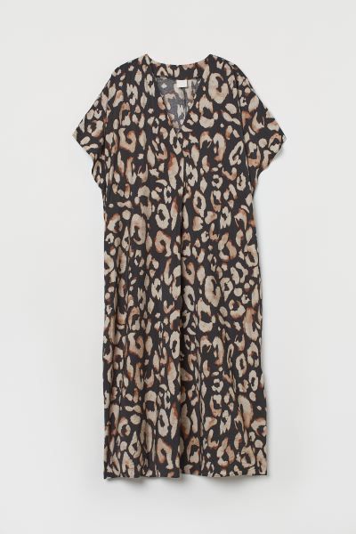 Calf-length kaftan dress in woven fabric. Low-cut V-neck, pleat at front for added volume, and sh... | H&M (US + CA)