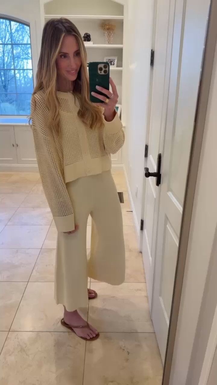 Love this gorgeous light yellow lounge set. 


#LTKmomlife #LTKTravel #LTKspring