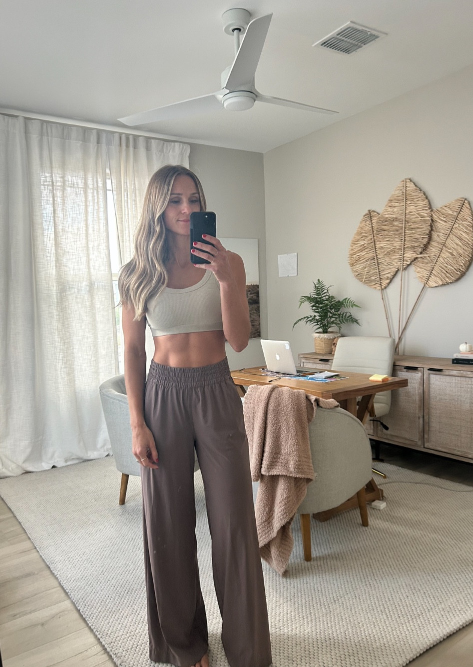 My favorite pant from Vuori, by far!Villa wide leg trousers, size small  regular length.(I’m 5’7”)
They sell out very fast!

Shorts- The same style as the pants, but size down one. These sell out quickly, too! 
Villa also comes in a cargo jogger.