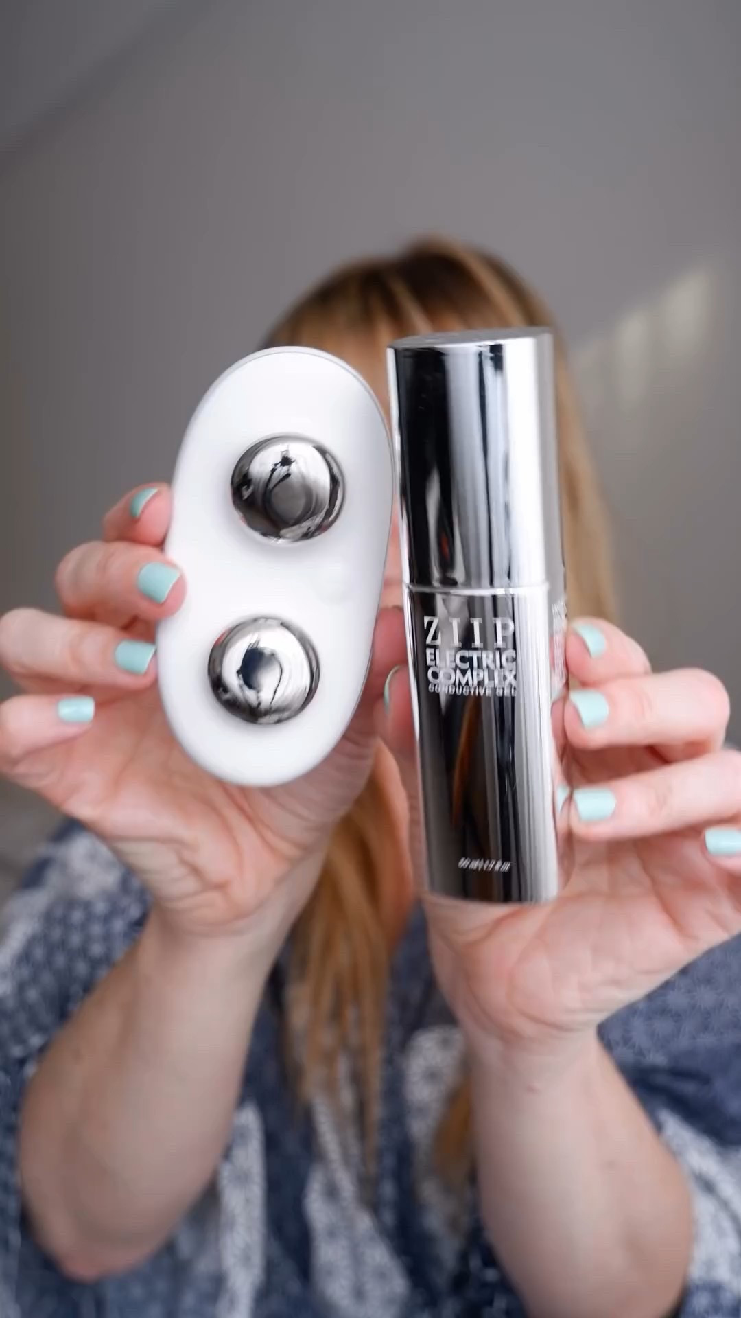 Game changing skincare alert! 
This revolutionary device has transformed my skin! Texture, glow, fine lines, dark spots you name it, it’s improved! I’m obsessed since unboxing it months ago! 

Here’s how to get radiant skin: 
Step 1: Apply gel all over face and neck. 
Step 2: turn device on and choose your setting on the app. 
Step 3: Glide upwards on one side of the face, keeping both globes on the skin, wait for the bleep. 
Step 4: Repeat on the other side. 
Step 5: Wipe away the gel with a wet cloth.
Step 6: Enjoy your sparkly, renewed skin!

Linked in stories, use code KELLZIIP for 10% off